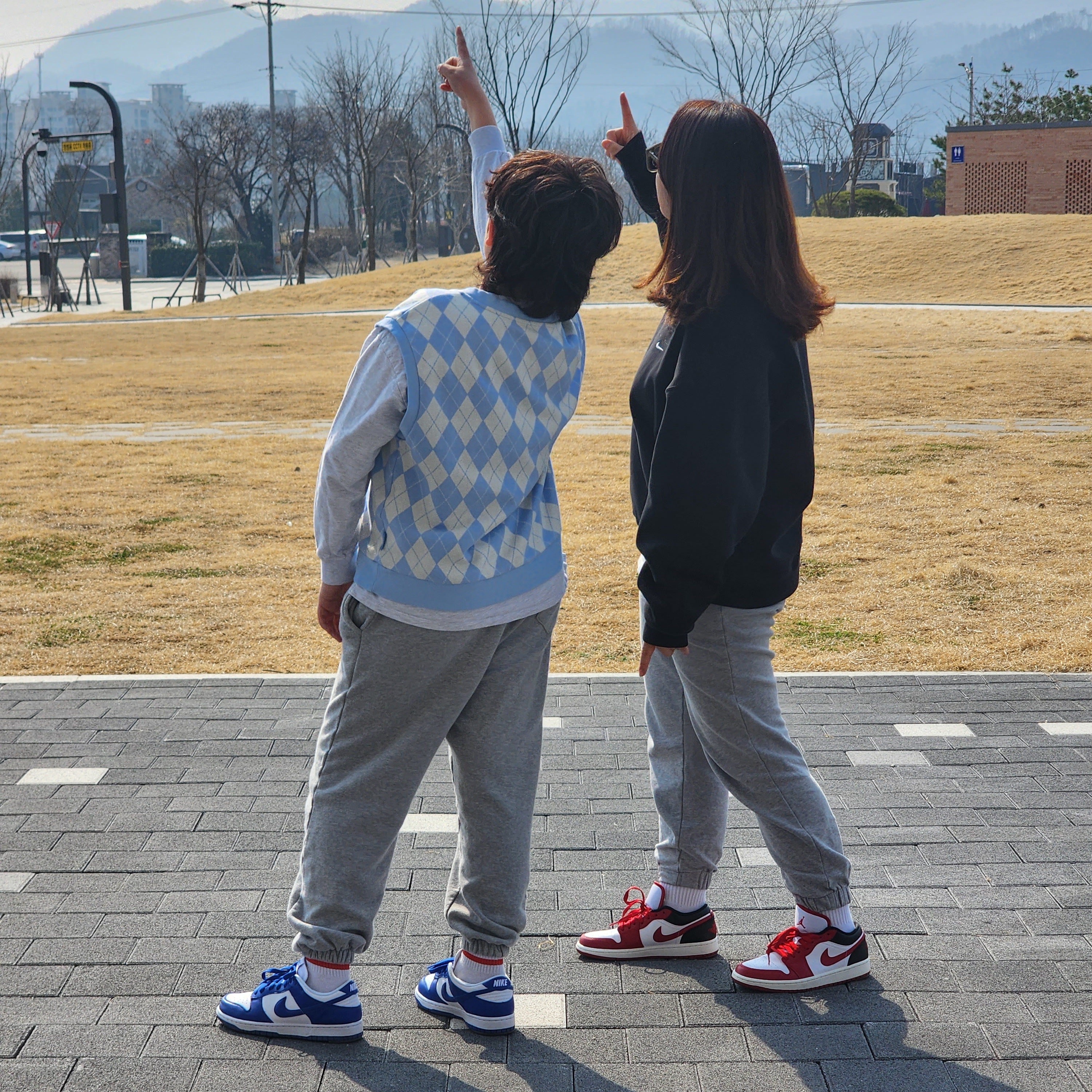 Nike Dunk Low SP Kentucky 2022, (W) Jordan 1 Low White Gym Red 착용 스타일 - 2