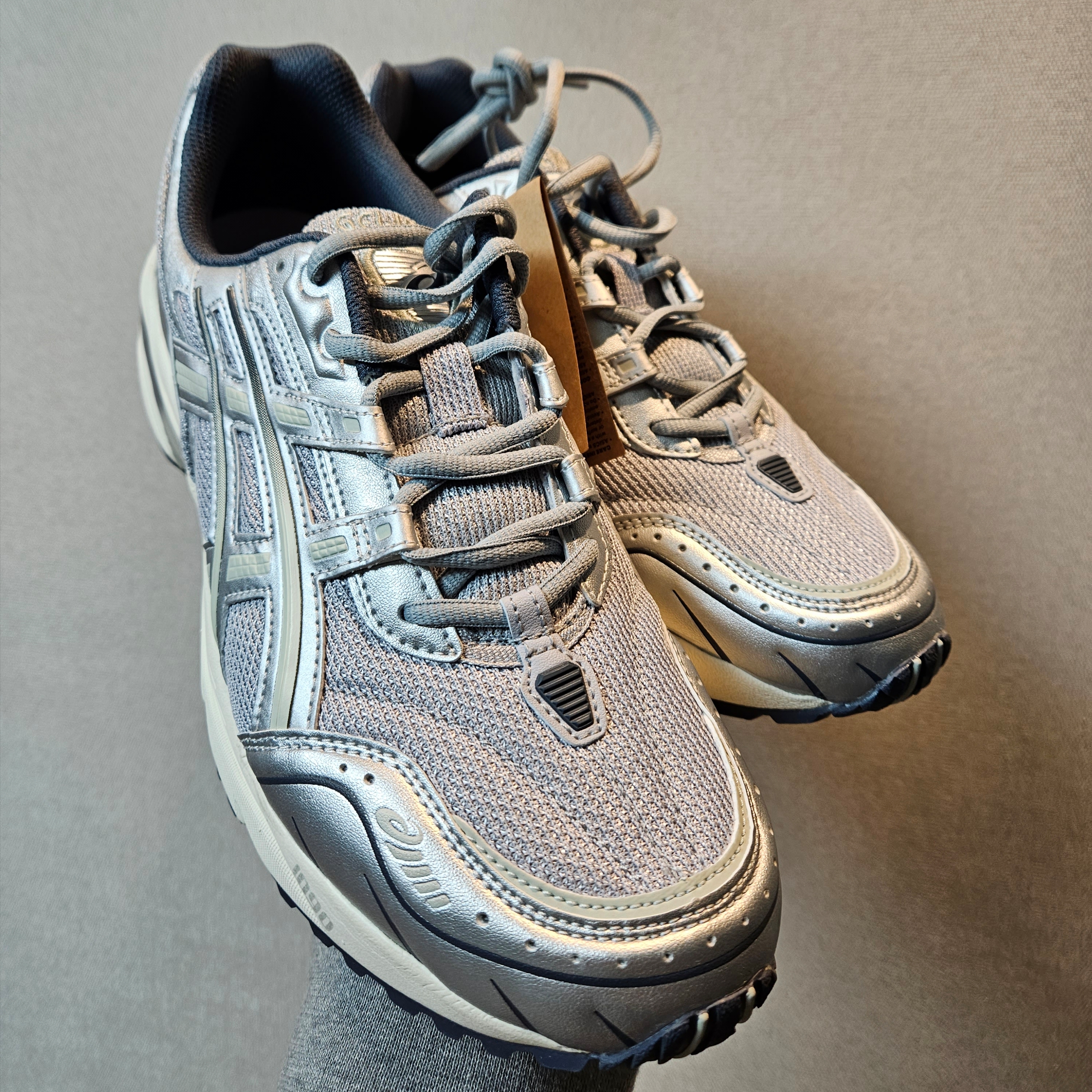Asics Gel-1090 Piedmont Grey 착용 스타일 - 1