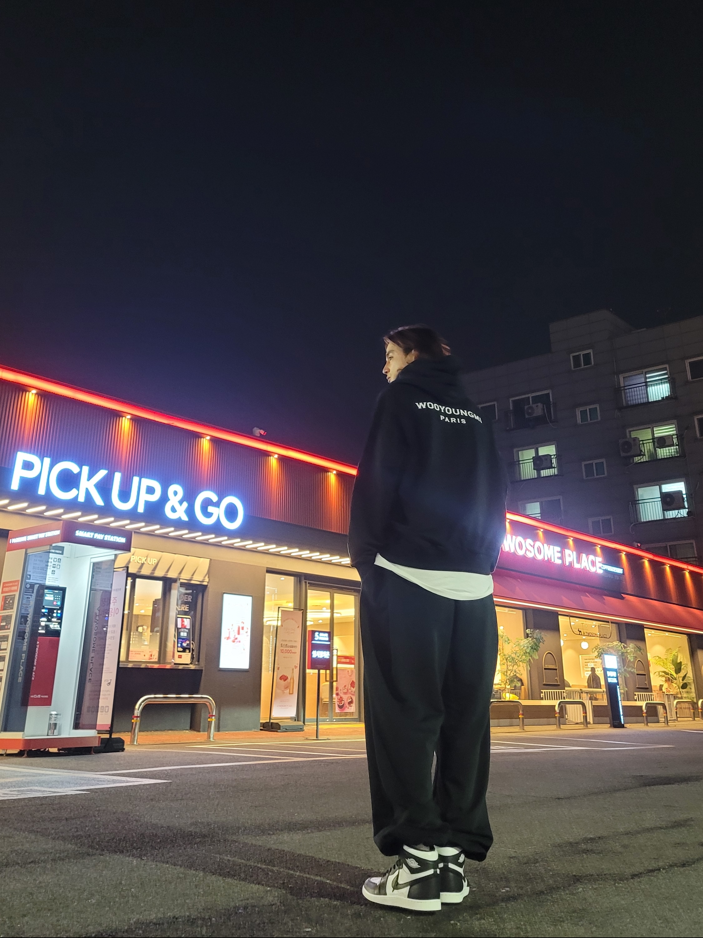 Wooyoungmi Cotton White Back Logo Hoodie Black - 22FW, Jordan 1 High 85 Black White 착용 스타일 - 2