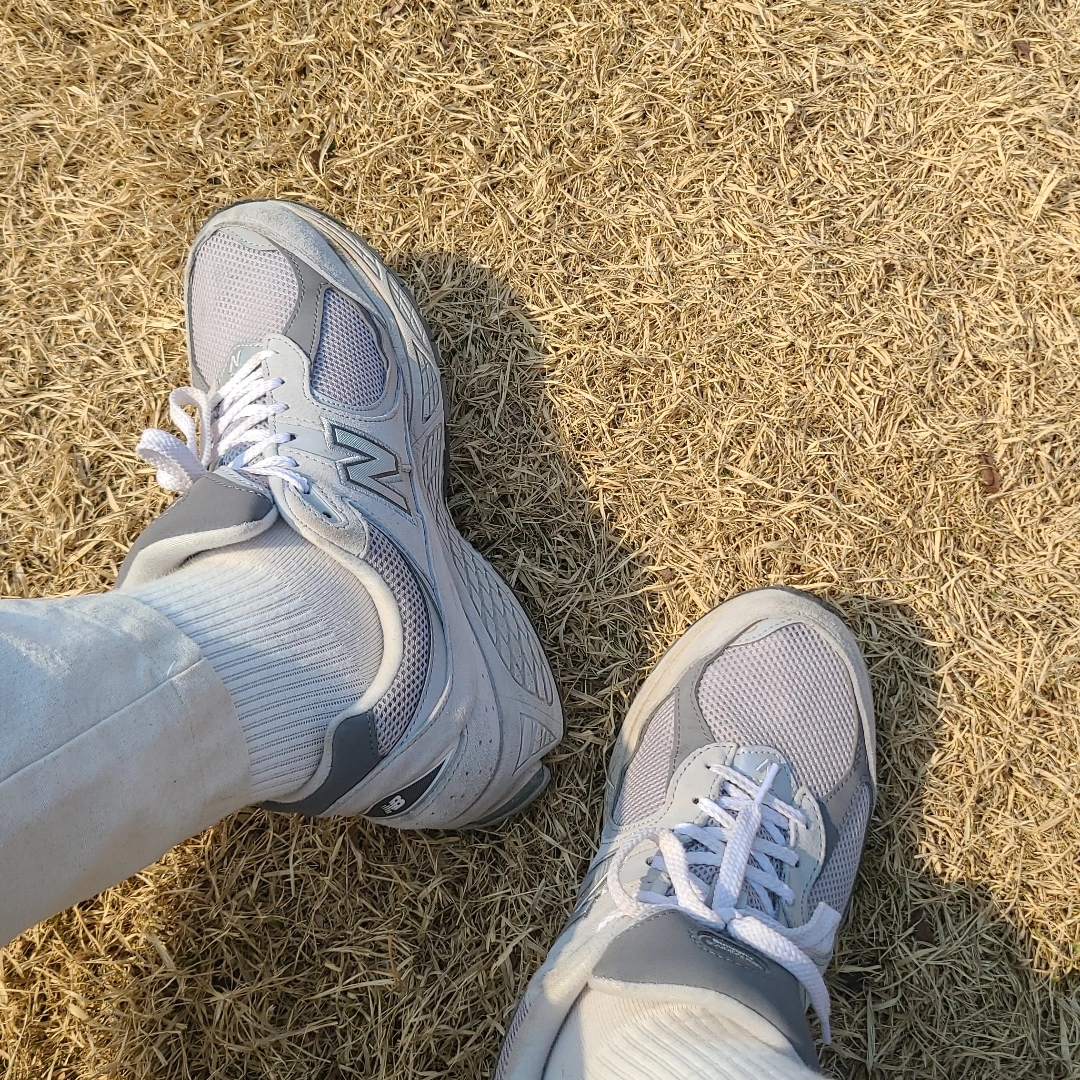 New Balance 2002R T2 Gray 착용 스타일