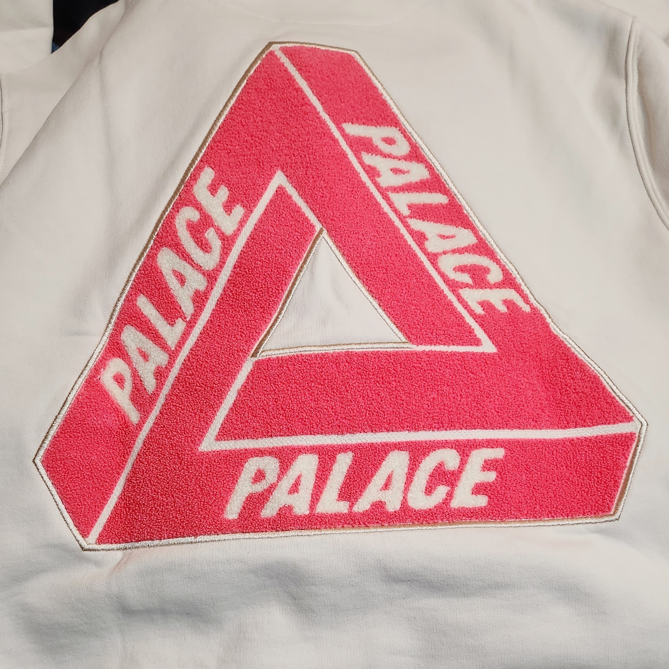 Palace Fleece Tri-Ferg Crew Soft White - 23SS 착용 스타일 - 1