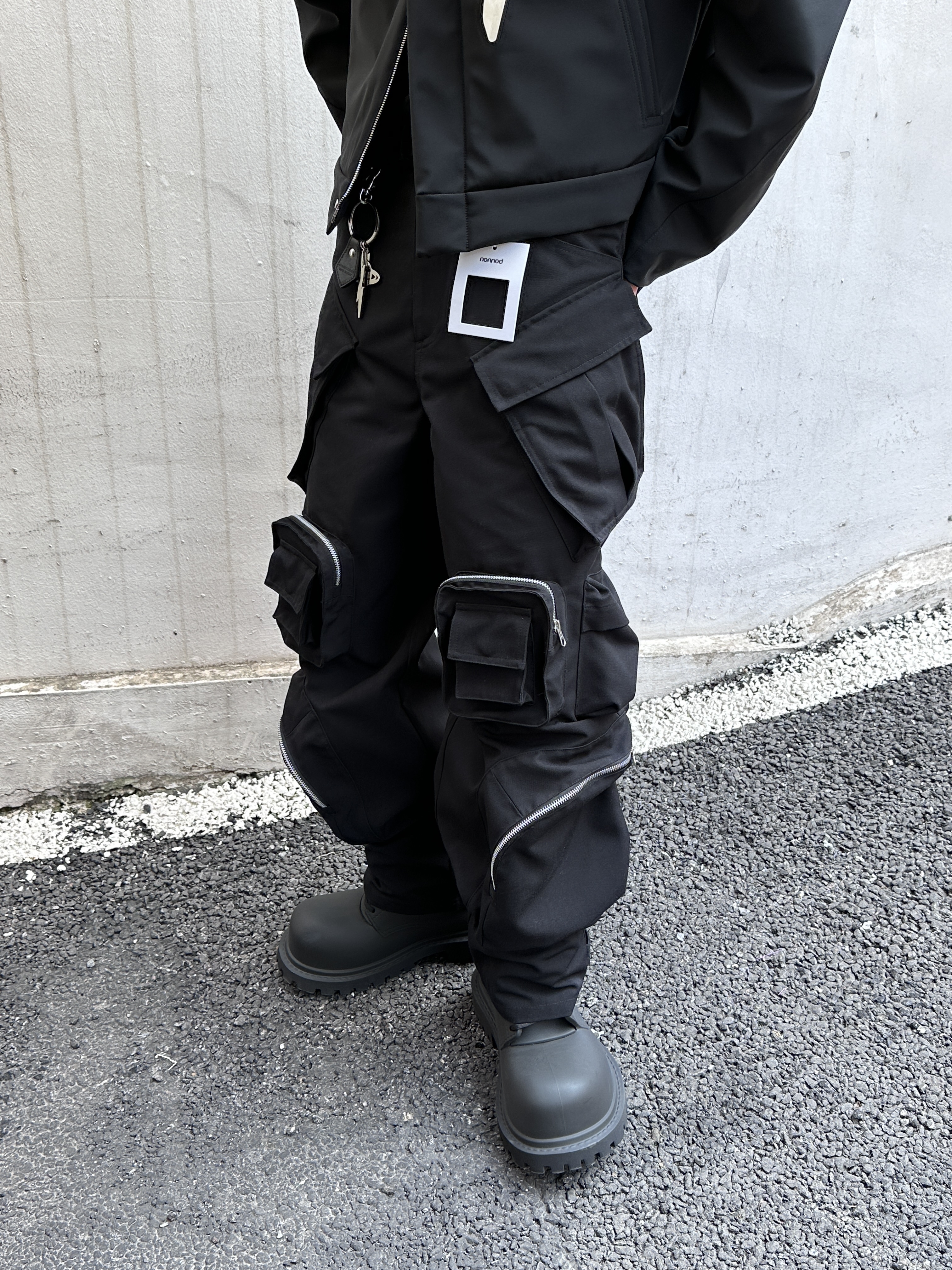 Nonnod Mechanic Cargo Pants Black, Apple AirPods Max Lightning Space Gray (Korean Ver.) 착용 스타일 - 2