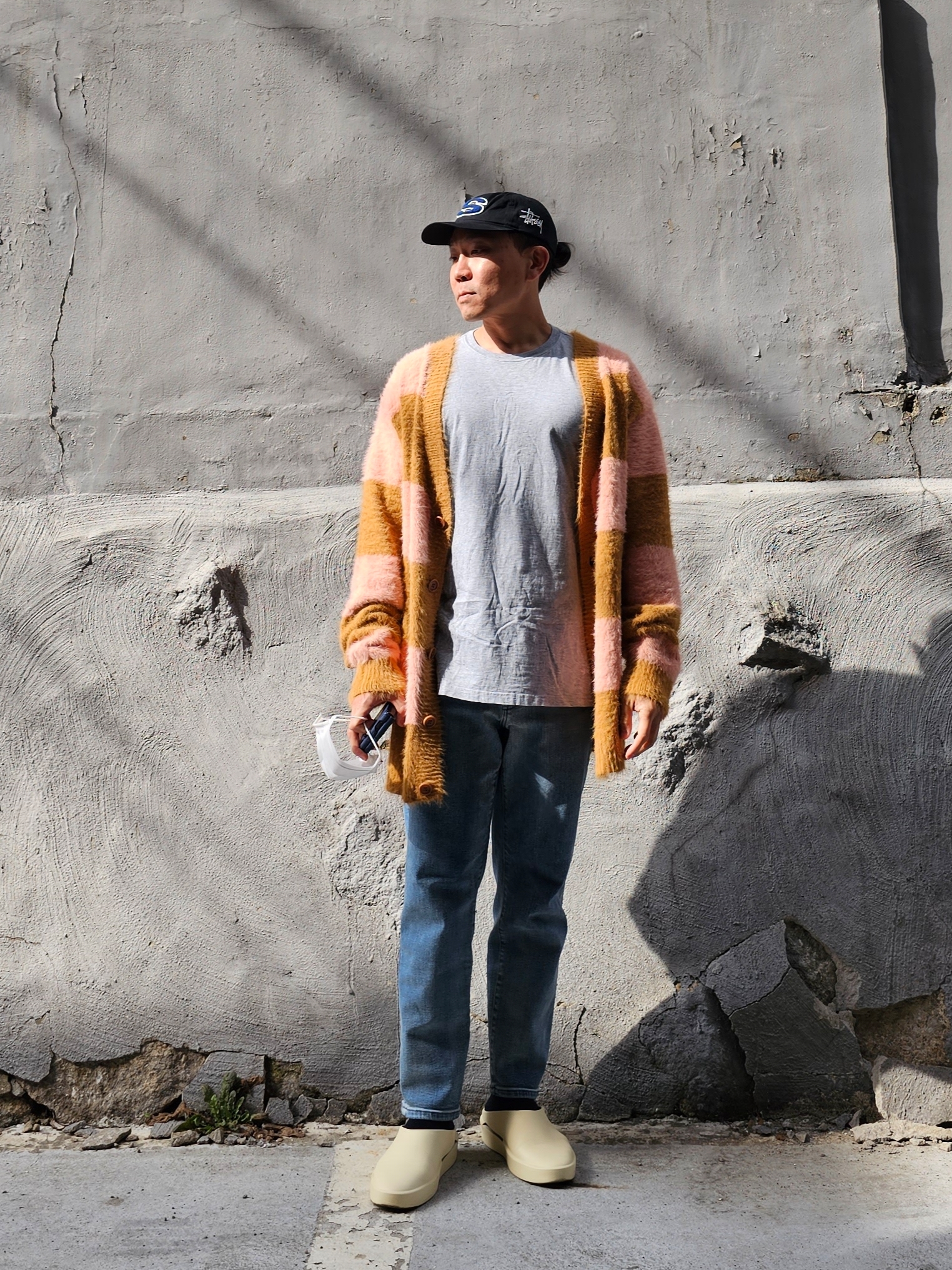 Stussy Chenille S Low Pro Cap Black, Fear of God The California Cream 착용 스타일 - 1
