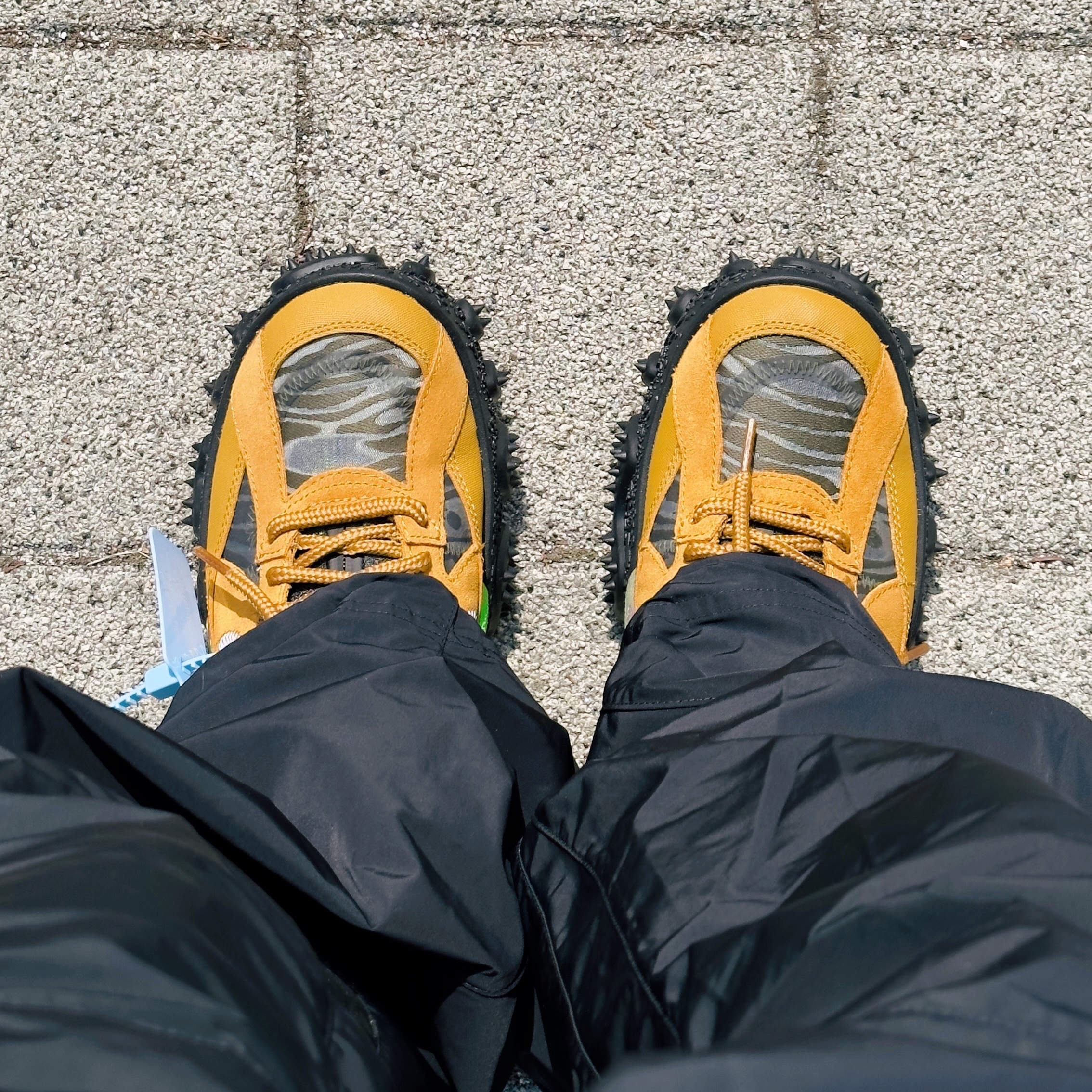 Nike x Off-White NRG Track Suit Black - Asia, Nike x Off-White Terra Forma Wheat and Green Strike 착용 스타일