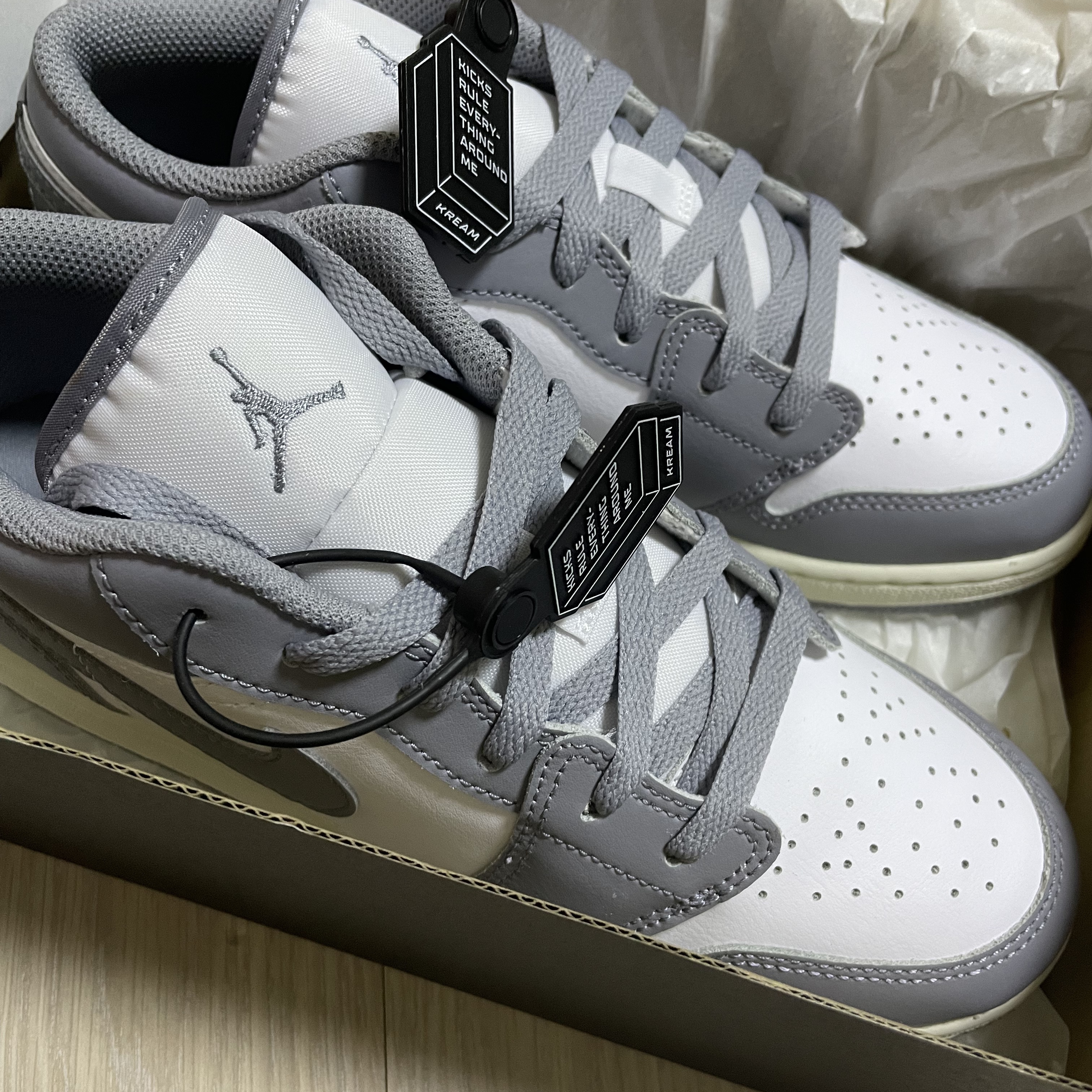 (GS) Jordan 1 Low Stealth and White 착용 스타일