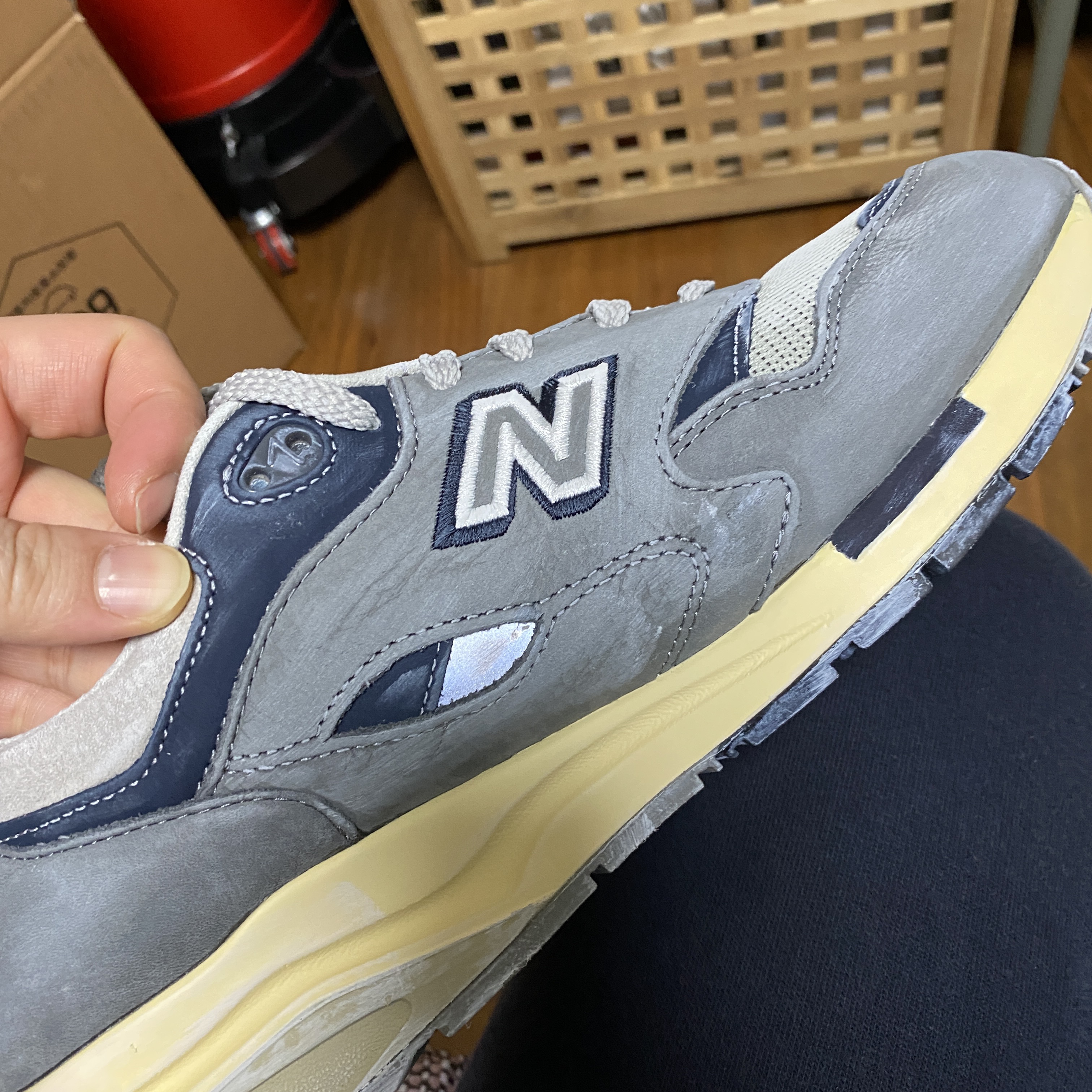 New Balance 1600 Premium Vintage Grey 착용 스타일 - 1