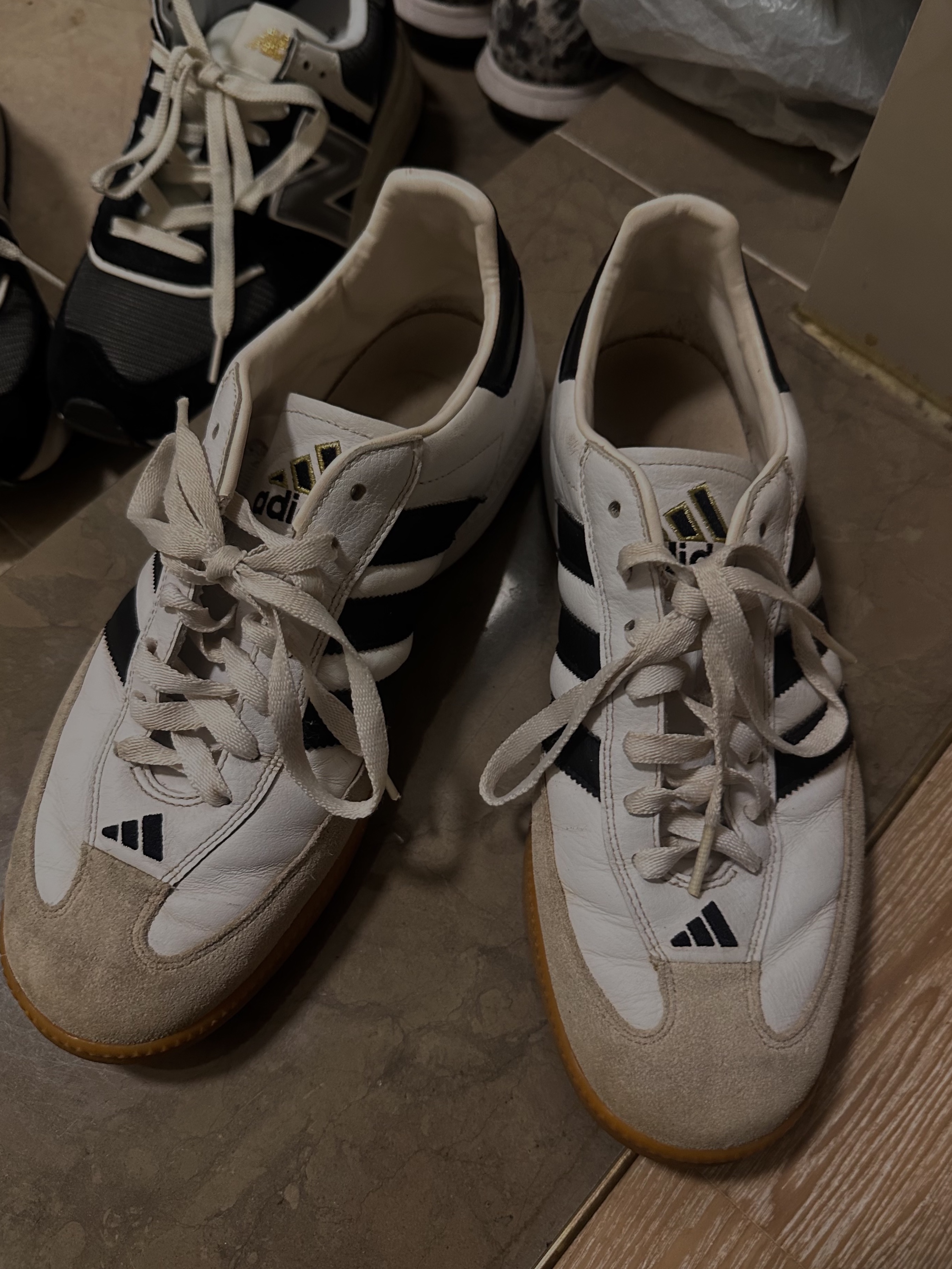 Adidas Samba Vegan White Black, Adidas Samba OG Cloud White 착용 스타일 - 1