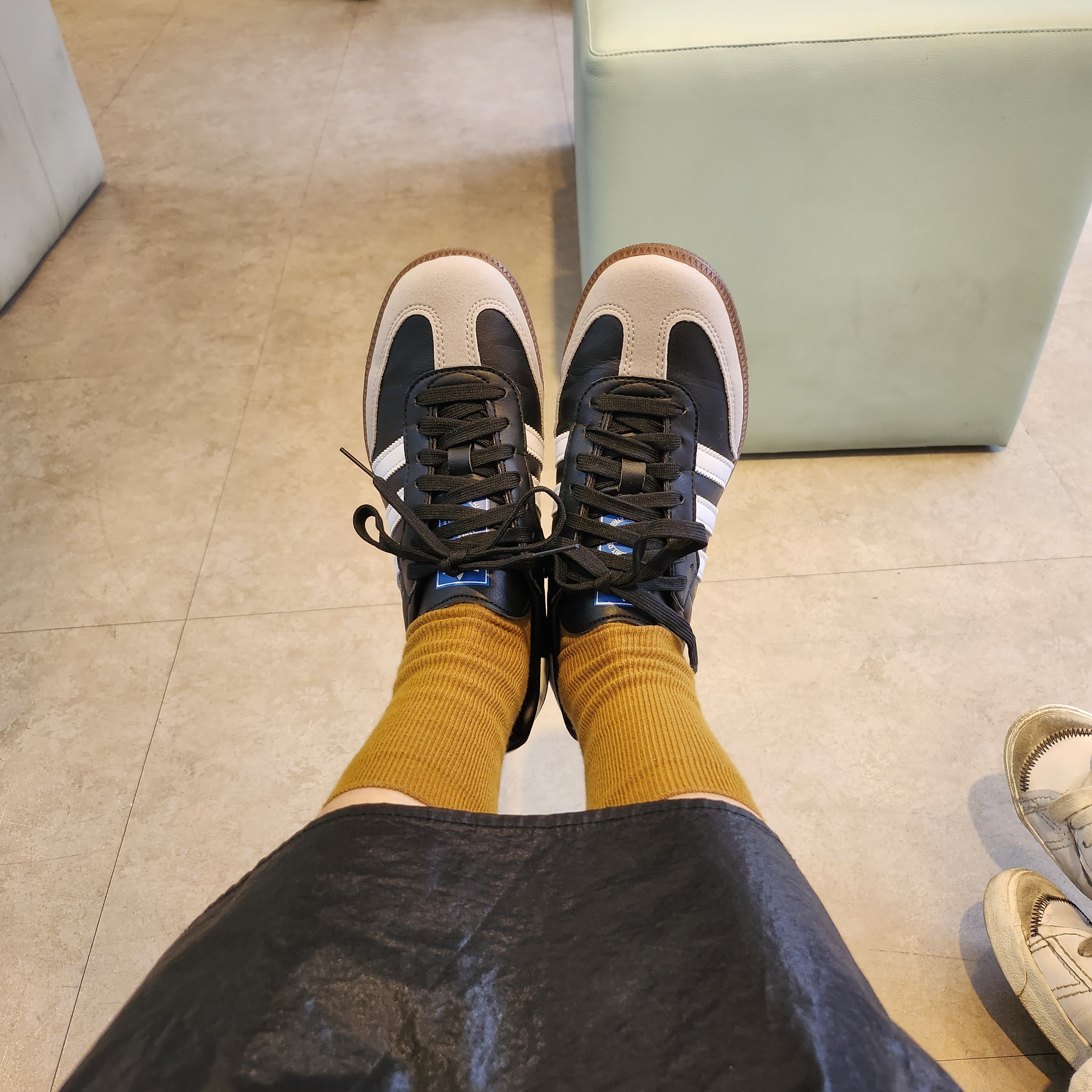 Adidas Samba Vegan Black White 착용 스타일