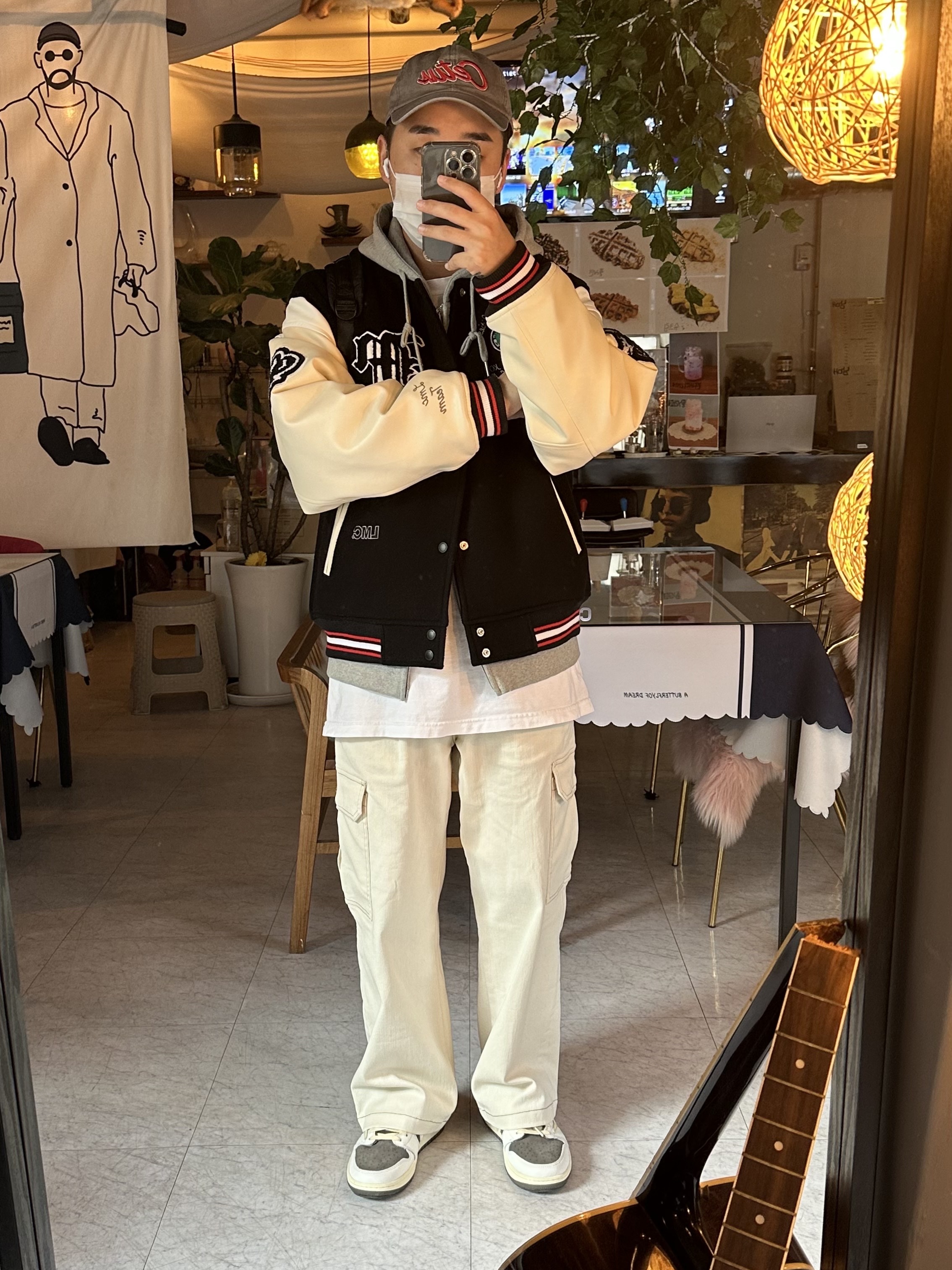 Jordan 1 x Travis Scott Retro Low OG SP Sail and Ridgerock 착용 스타일