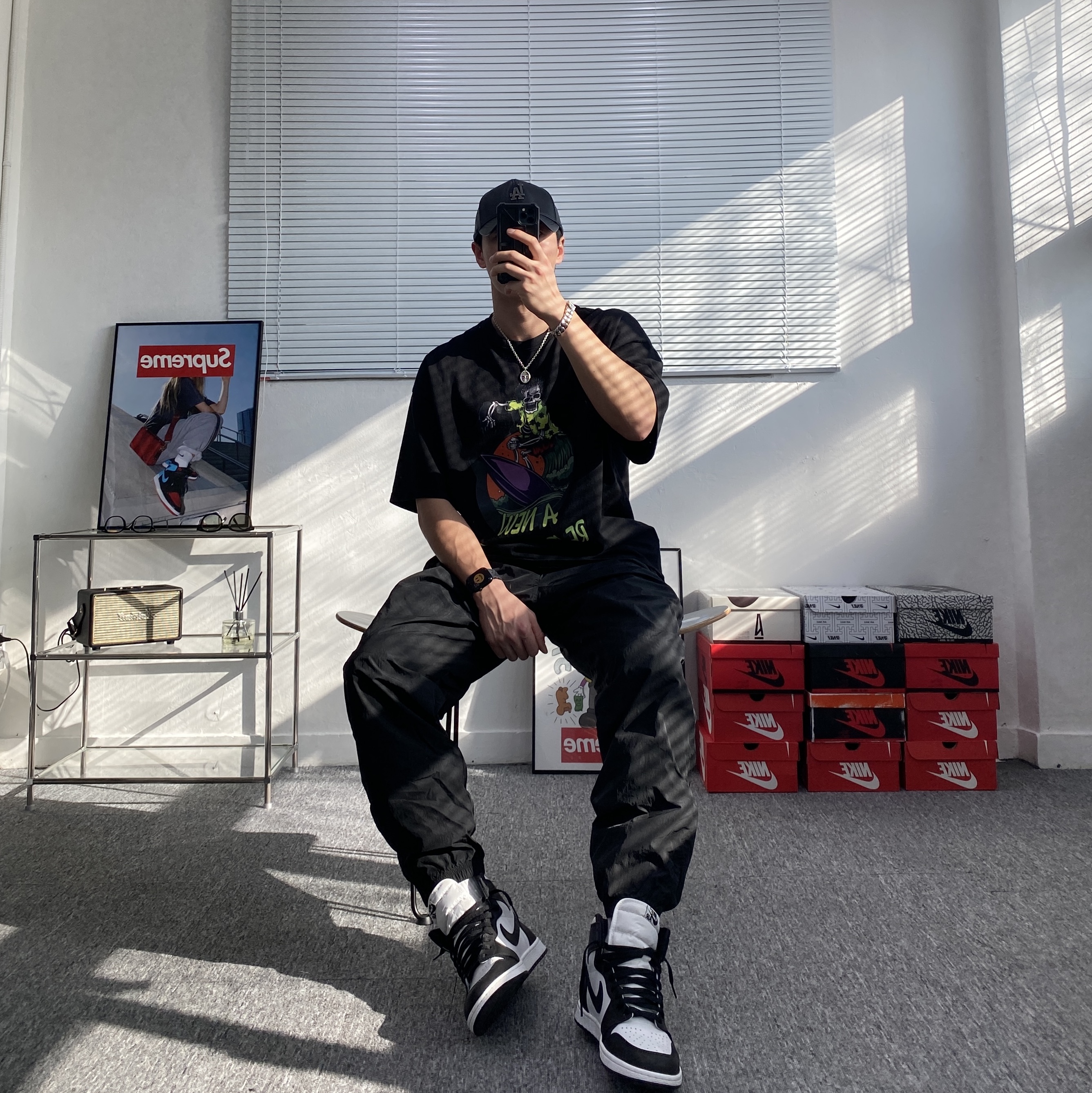 Jordan 1 High 85 Black White, Nike NRG Solo Swoosh Woven Track Pants Black White - Asia 착용 스타일 - 2