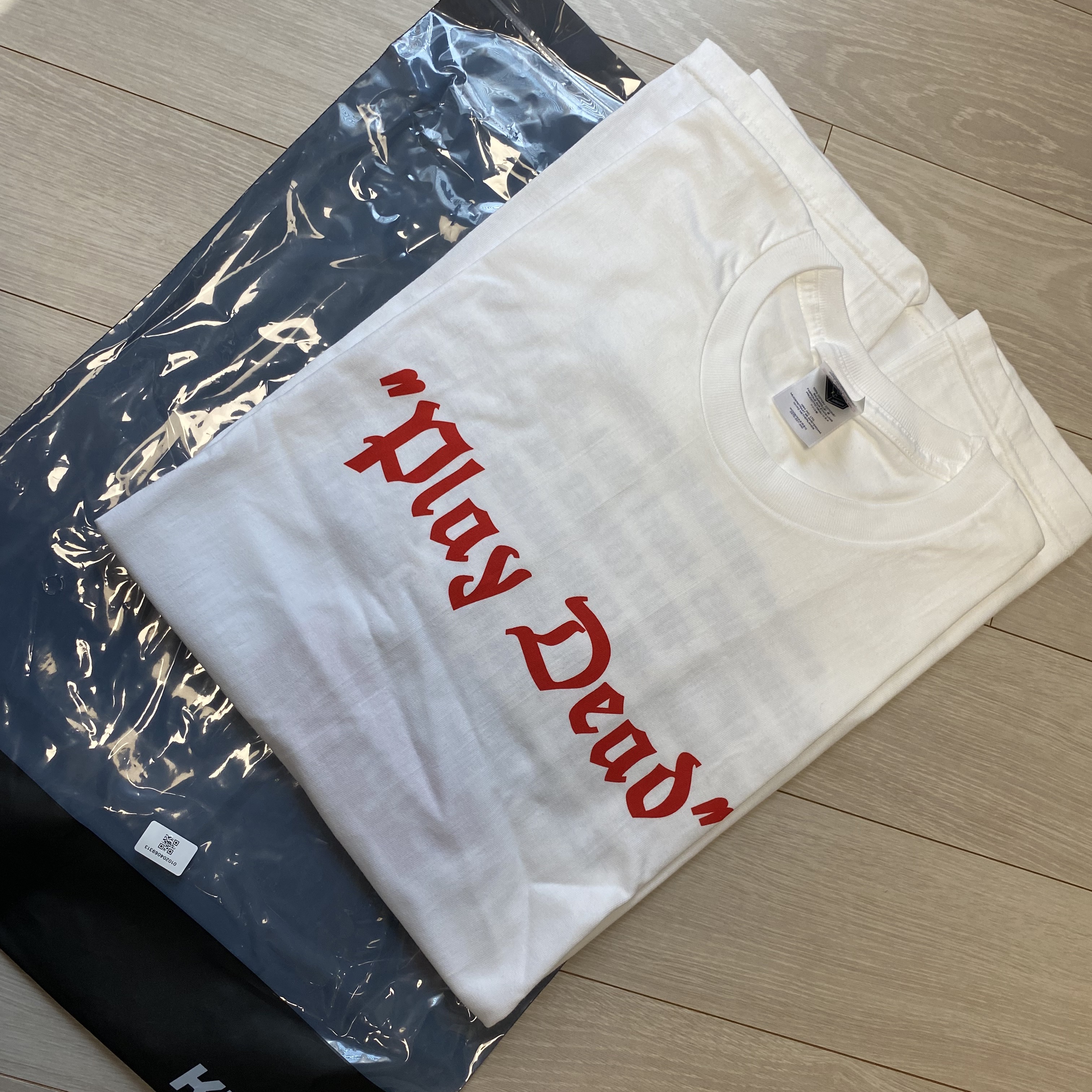 Supreme Play Dead T-Shirt White - 22FW 착용 스타일