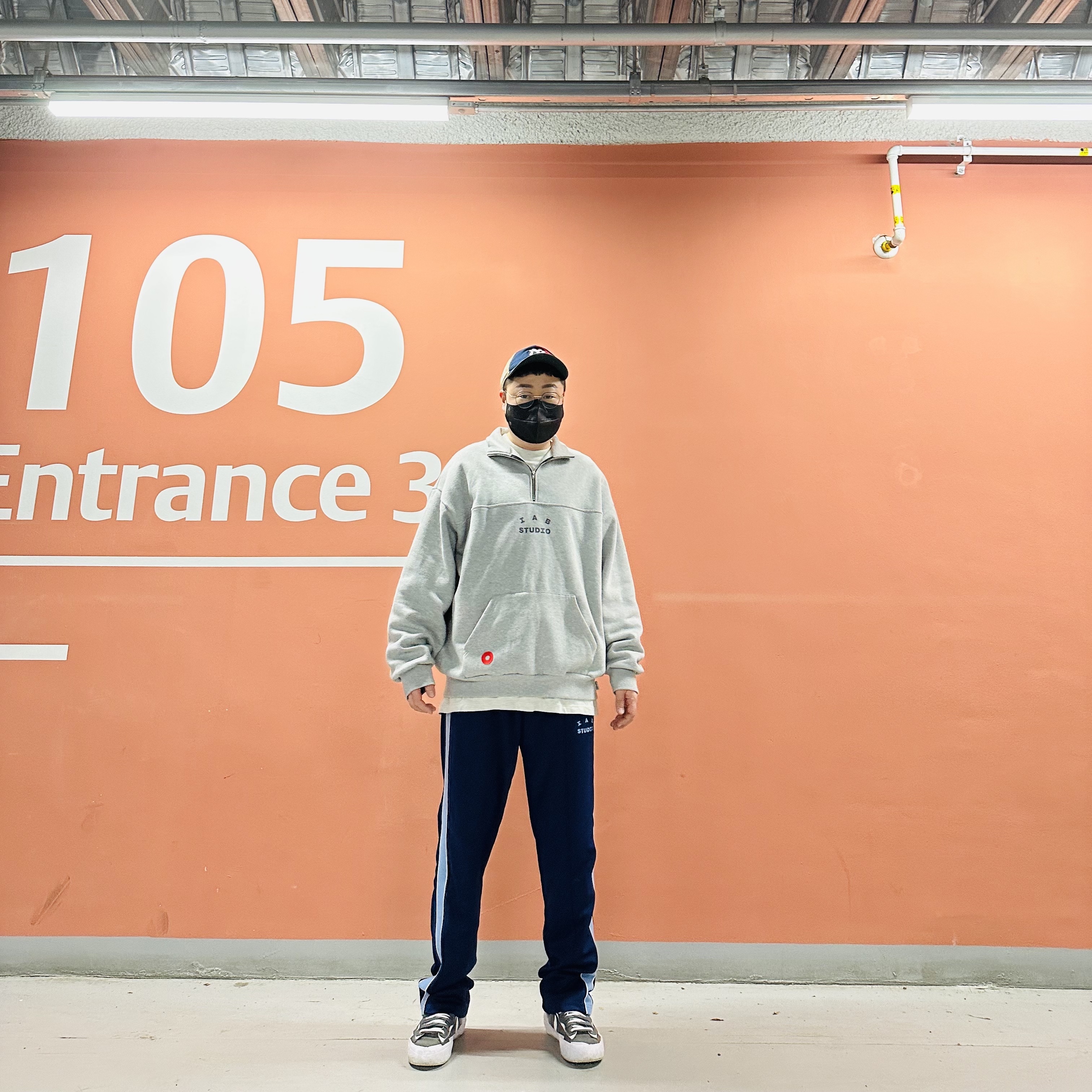 IAB Studio x New Era New York Cap Multi, IAB Studio x Hyundai Mobis Half Zip Pullover Grey 착용 스타일 - 1