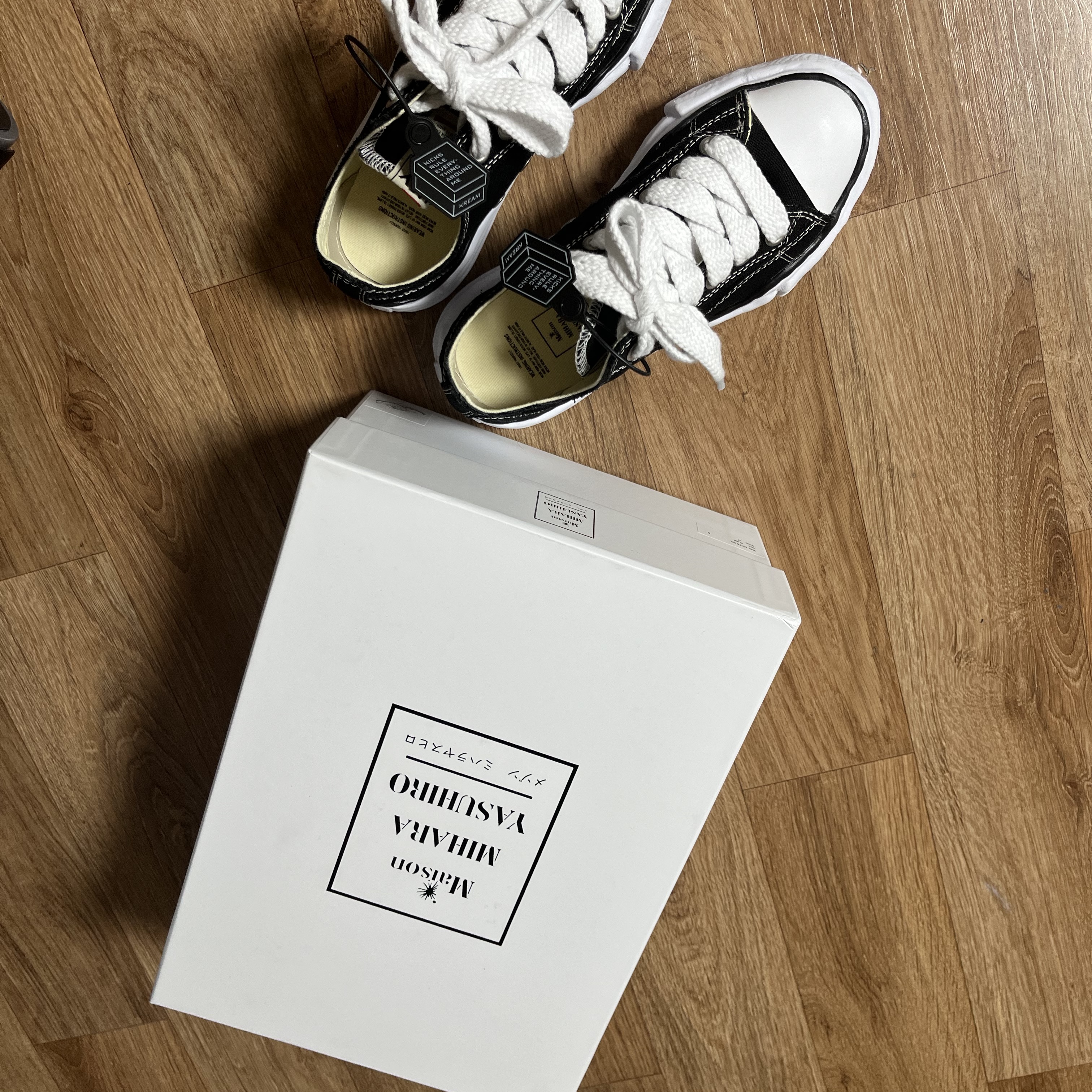 Maison Mihara Yasuhiro Peterson OG Sole Canvas Low Sneakers Black 착용 스타일 - 2