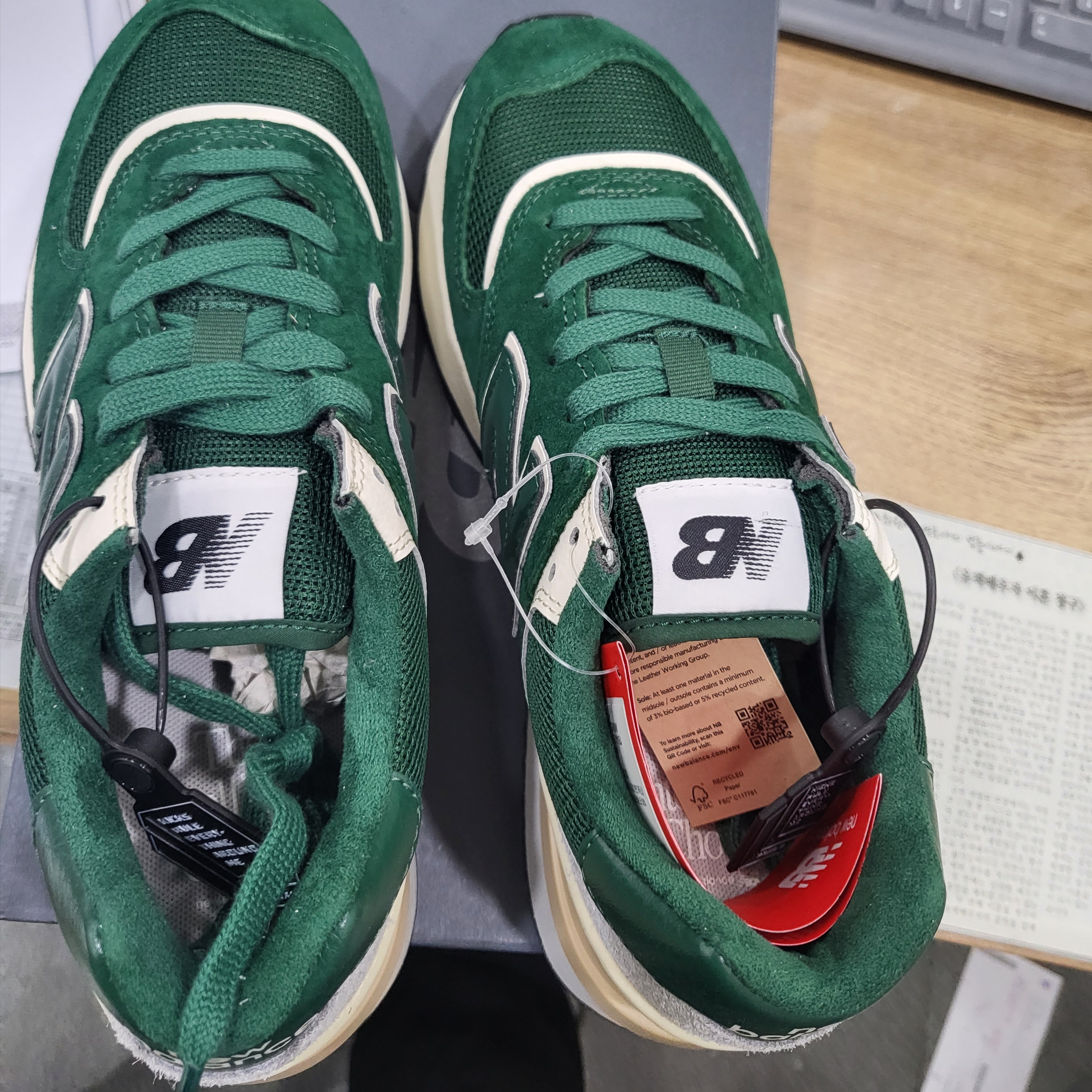 New Balance 574 Legacy Green 착용 스타일