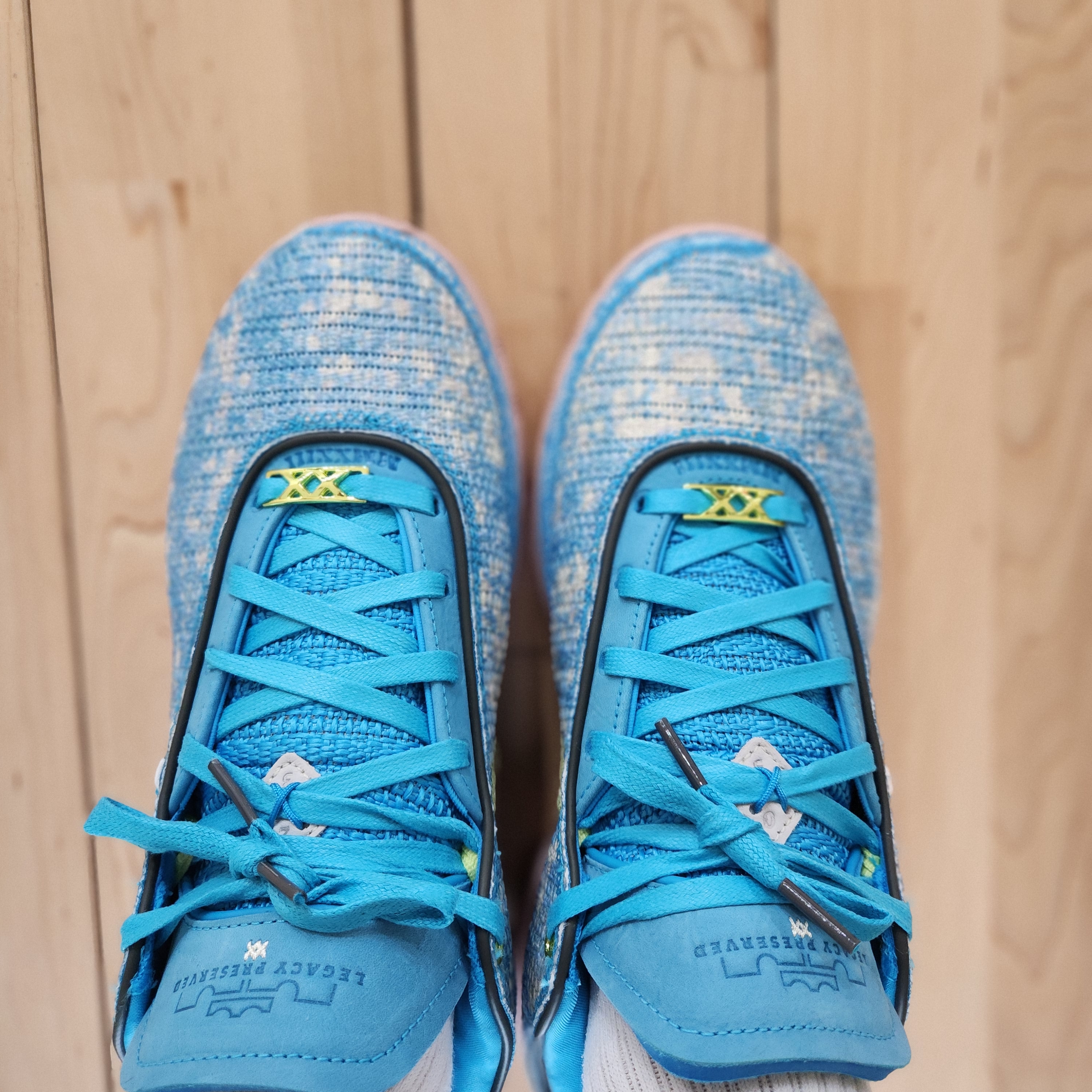 Nike LeBron XX ASW EP Blue Lightning Coconut Milk 착용 스타일 - 2