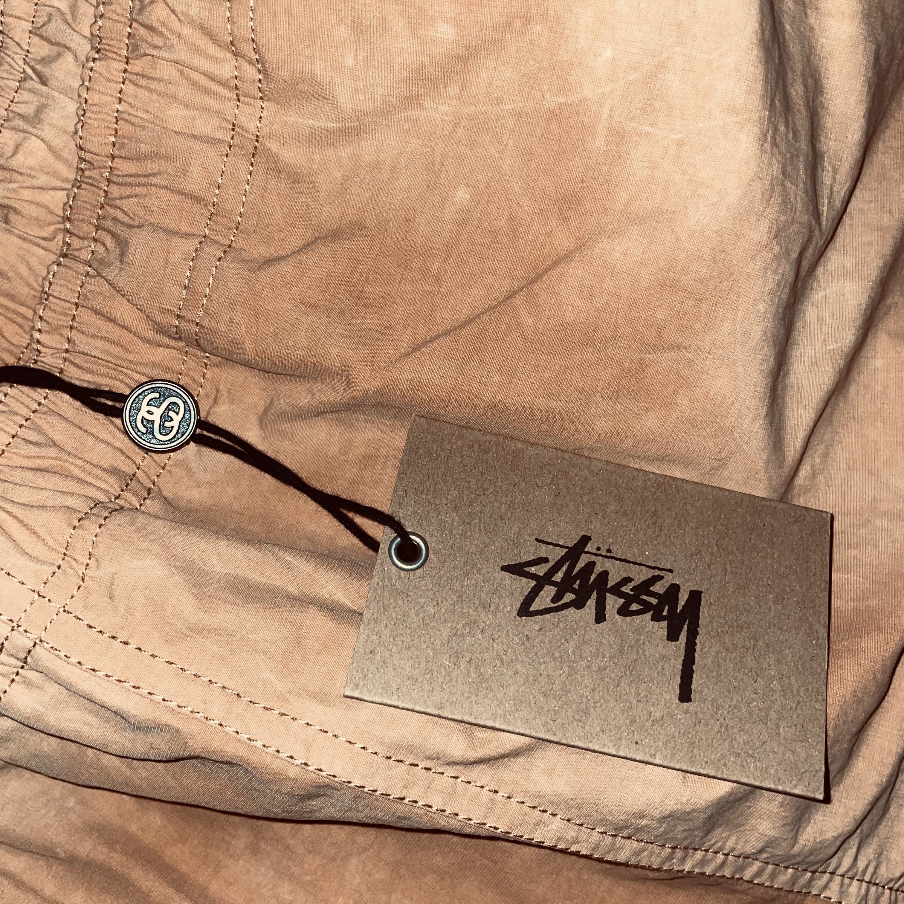 Stussy Wave Dye Nylon Shorts Orange 착용 스타일 - 3
