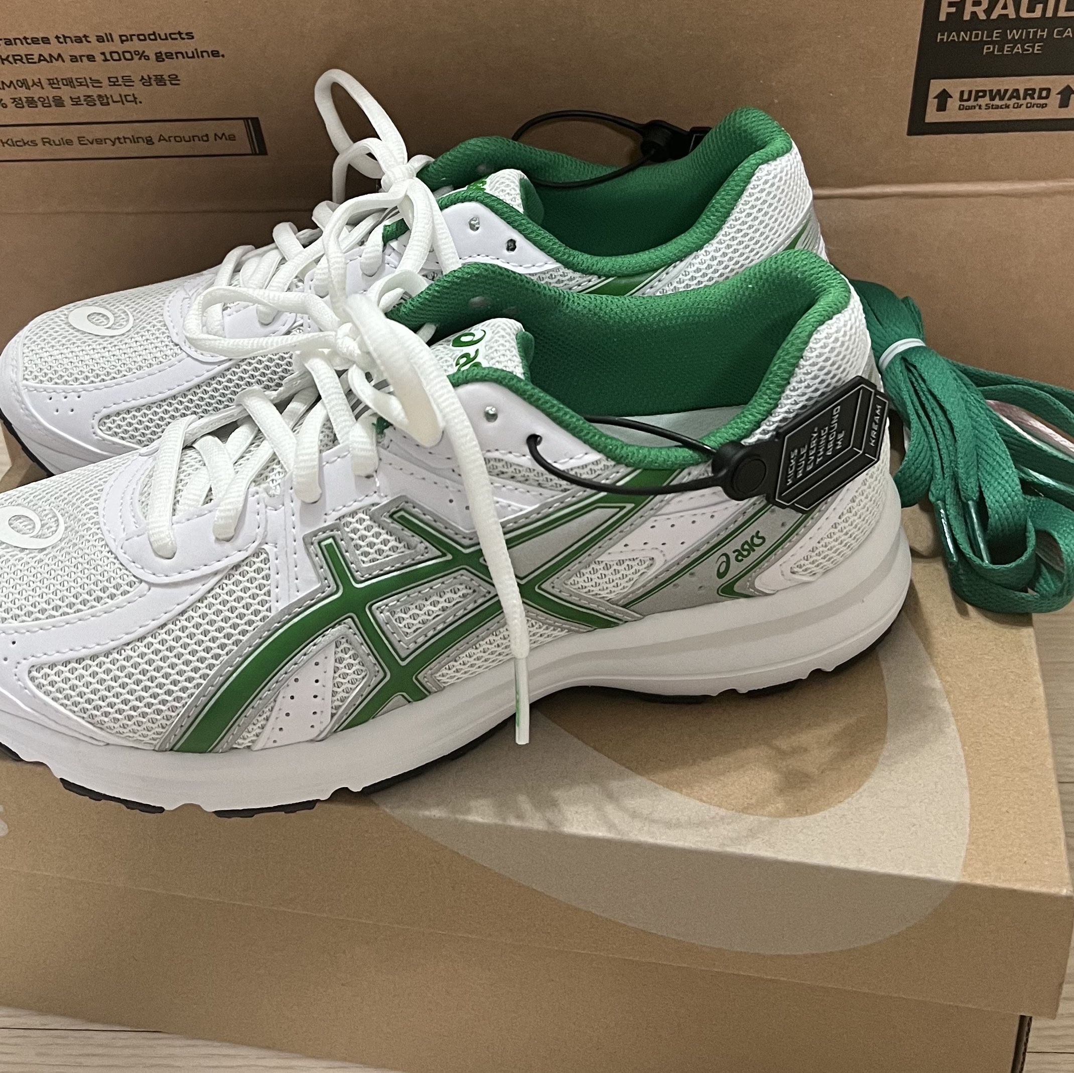 Asics Jog 100 S White Green - 2E Wide 착용 스타일 - 3