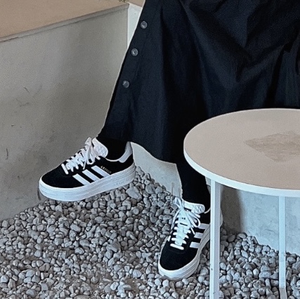 (W) Adidas Gazelle Bold Core Black Cloud White 착용 스타일