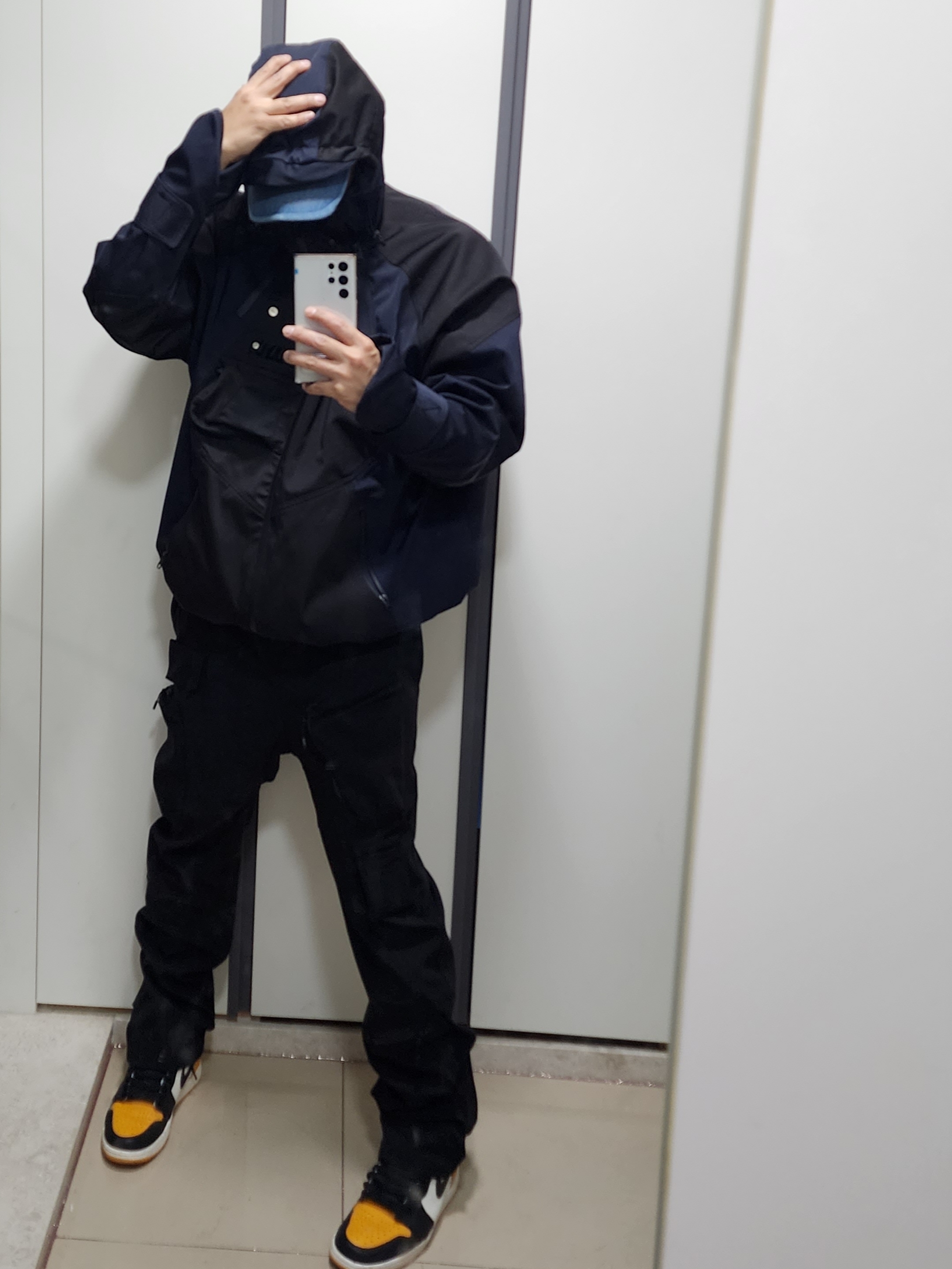 Undermycar Kame Multi Zip Turtle Shell Parka After Midnight - 22FW, Undermycar Bucky Multi Pocket Dynamic Pants Rookie Black - 22SS 착용 스타일 - 1