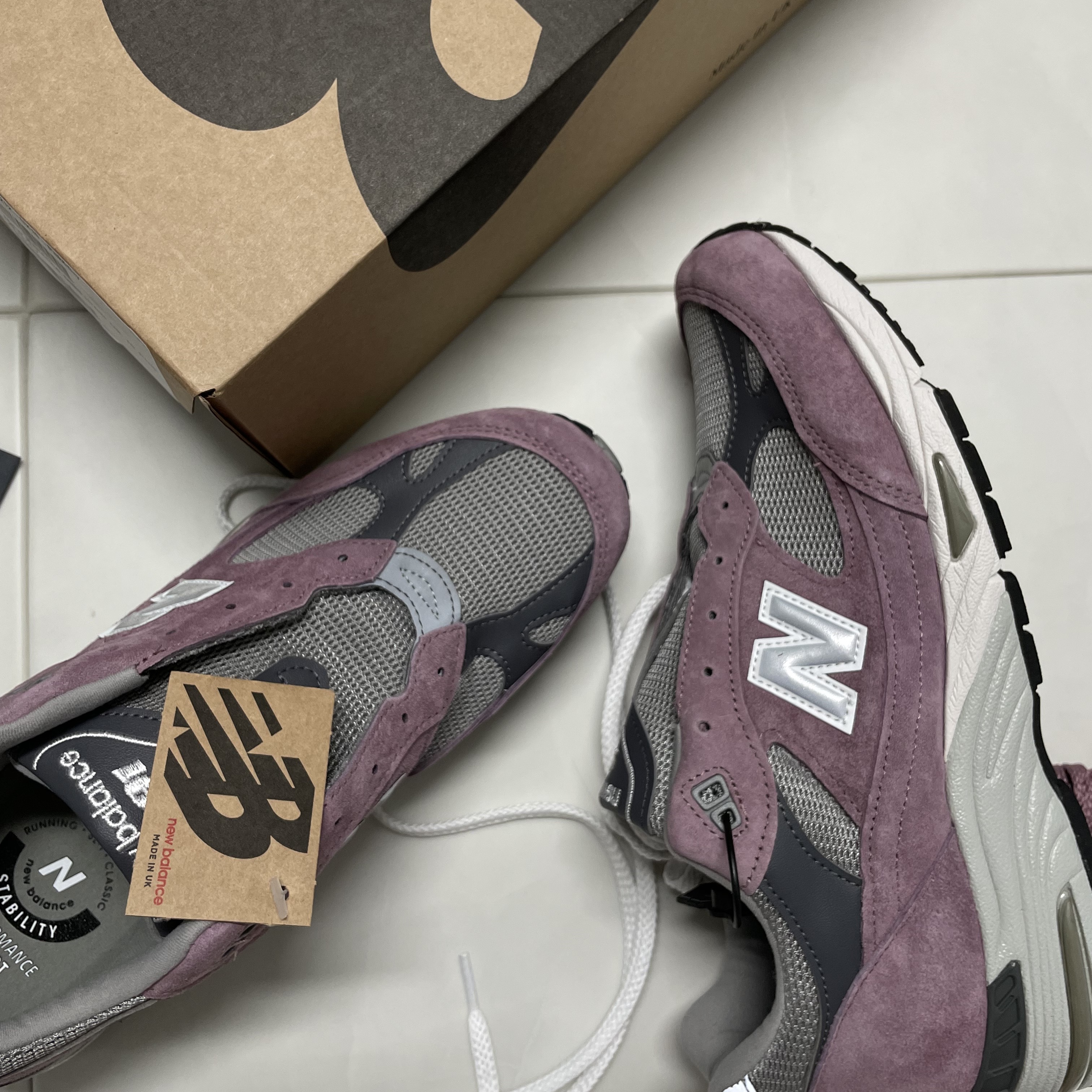 New Balance 991 Made in UK Pink Grey 착용 스타일