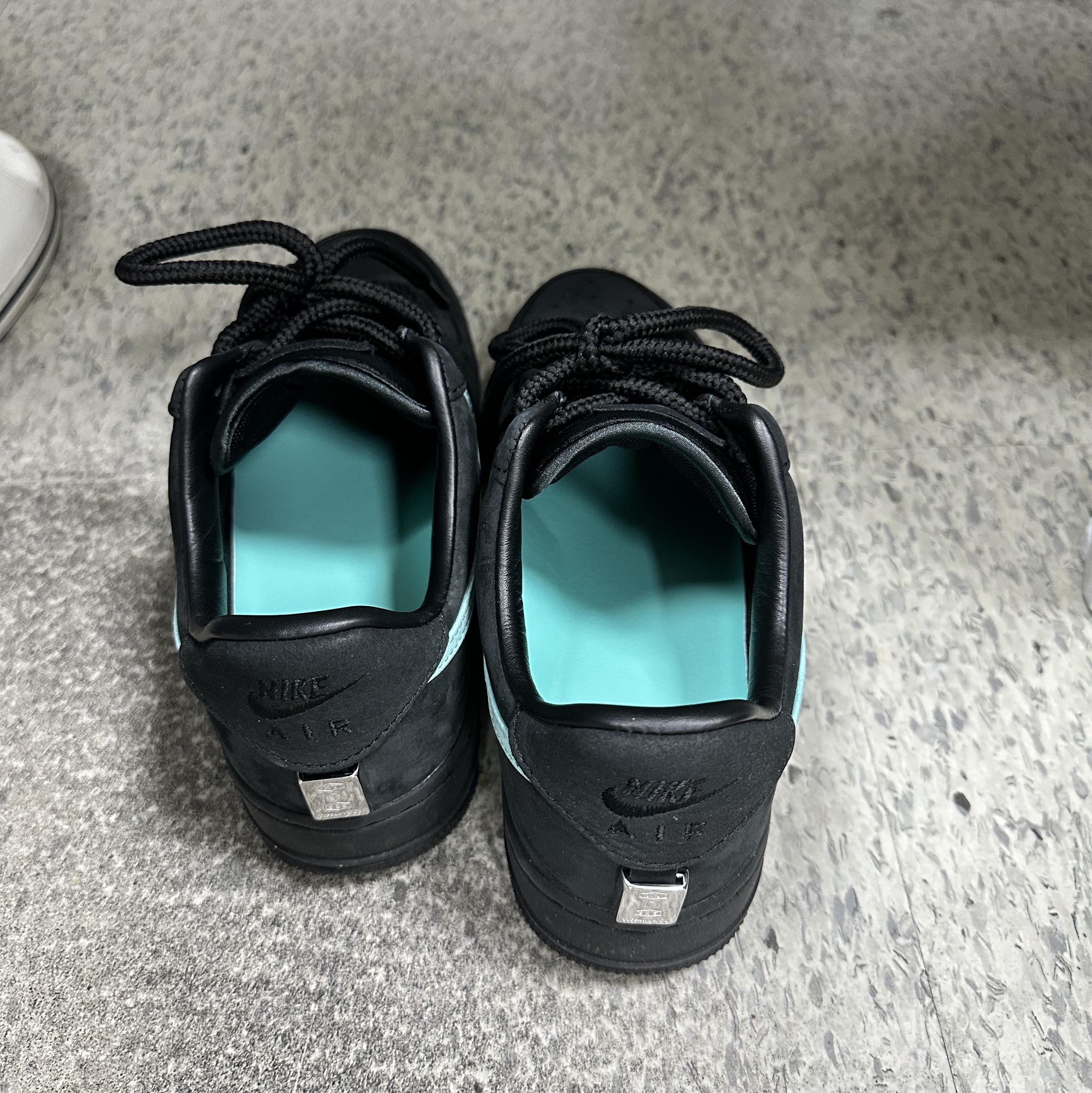 Nike x Tiffany & Co. Air Force 1 Low SP 1837 착용 스타일 - 3