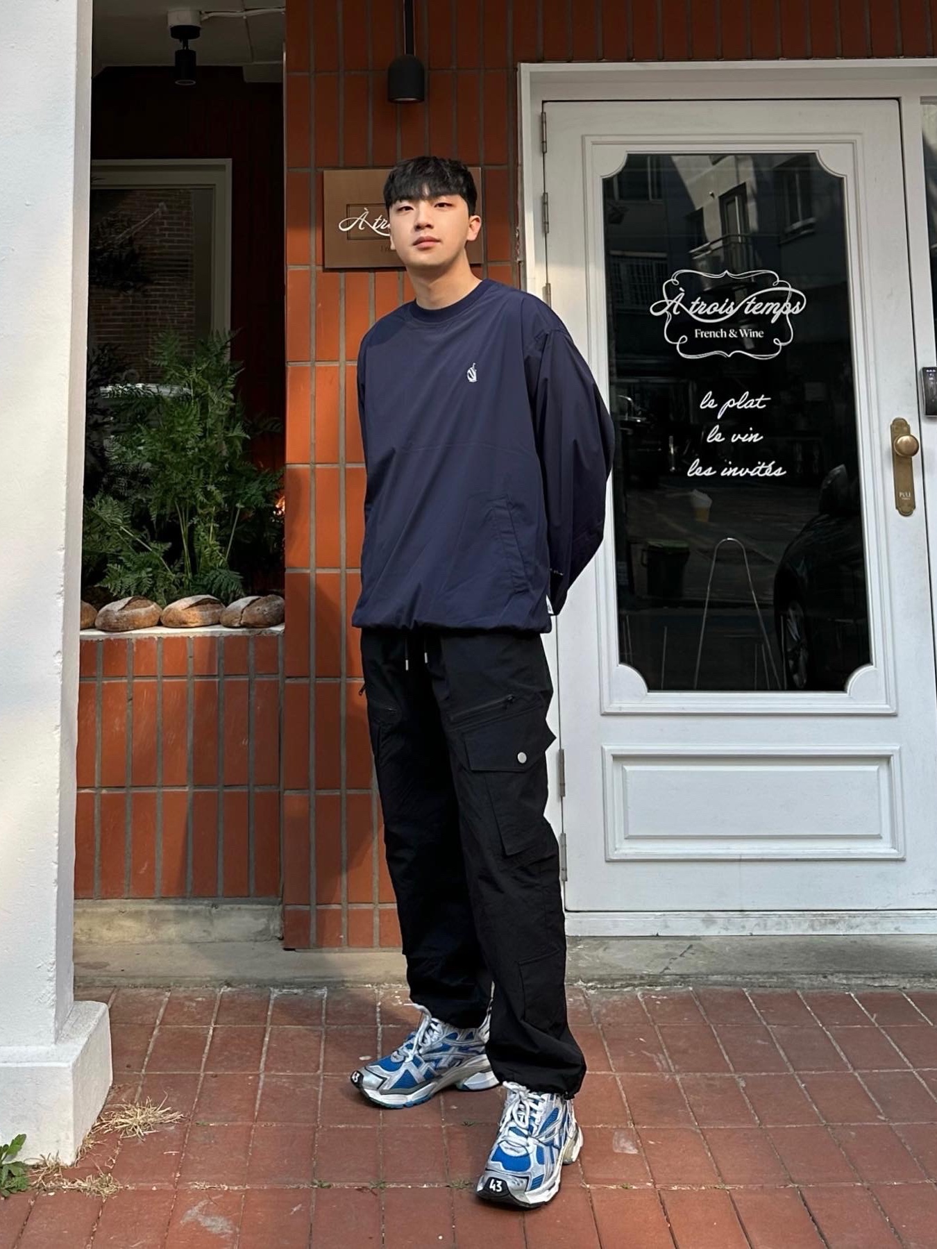 Balenciaga Runner Sneakers Blue White 착용 스타일