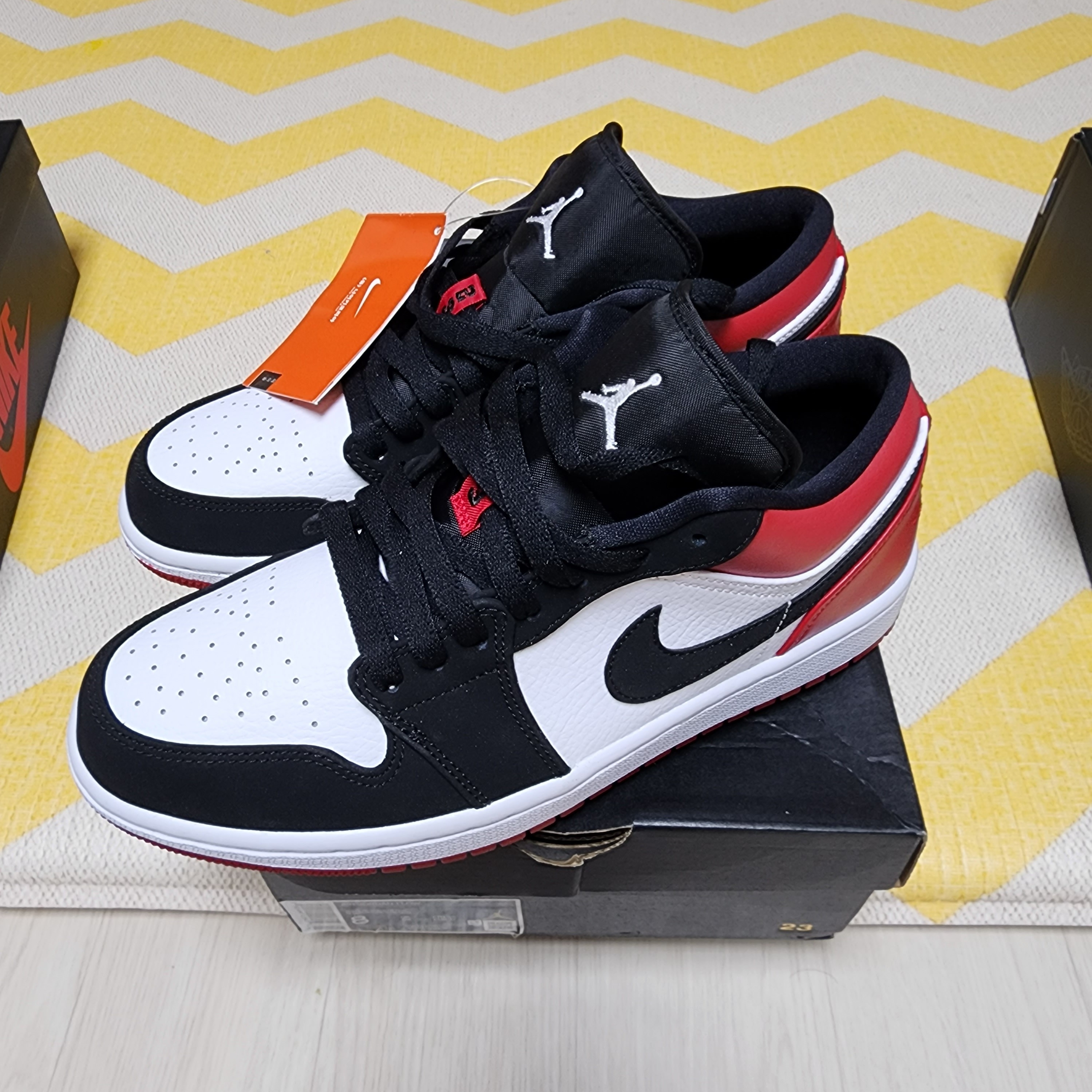 Jordan 1 Low Black Toe, (W) Jordan 1 Low White Gym Red 착용 스타일 - 1