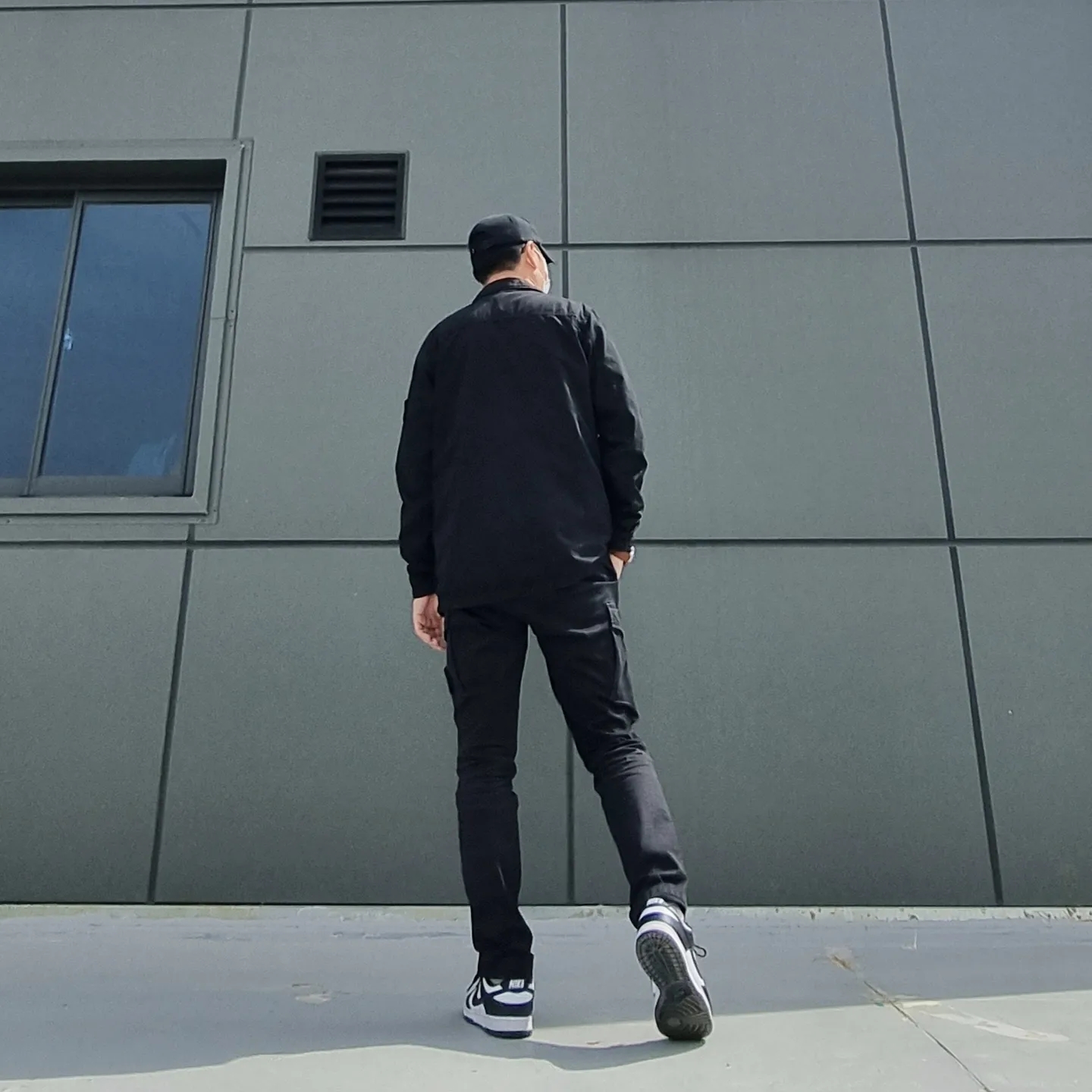 Stone Island 439WN Brushed Cotton Canvas Garment Dyed Old Effect Jacket Black - 22SS, Stone Island 318L1 T.CO+OLD Cargo Pants Navy Blue - 20FW 착용 스타일 - 4