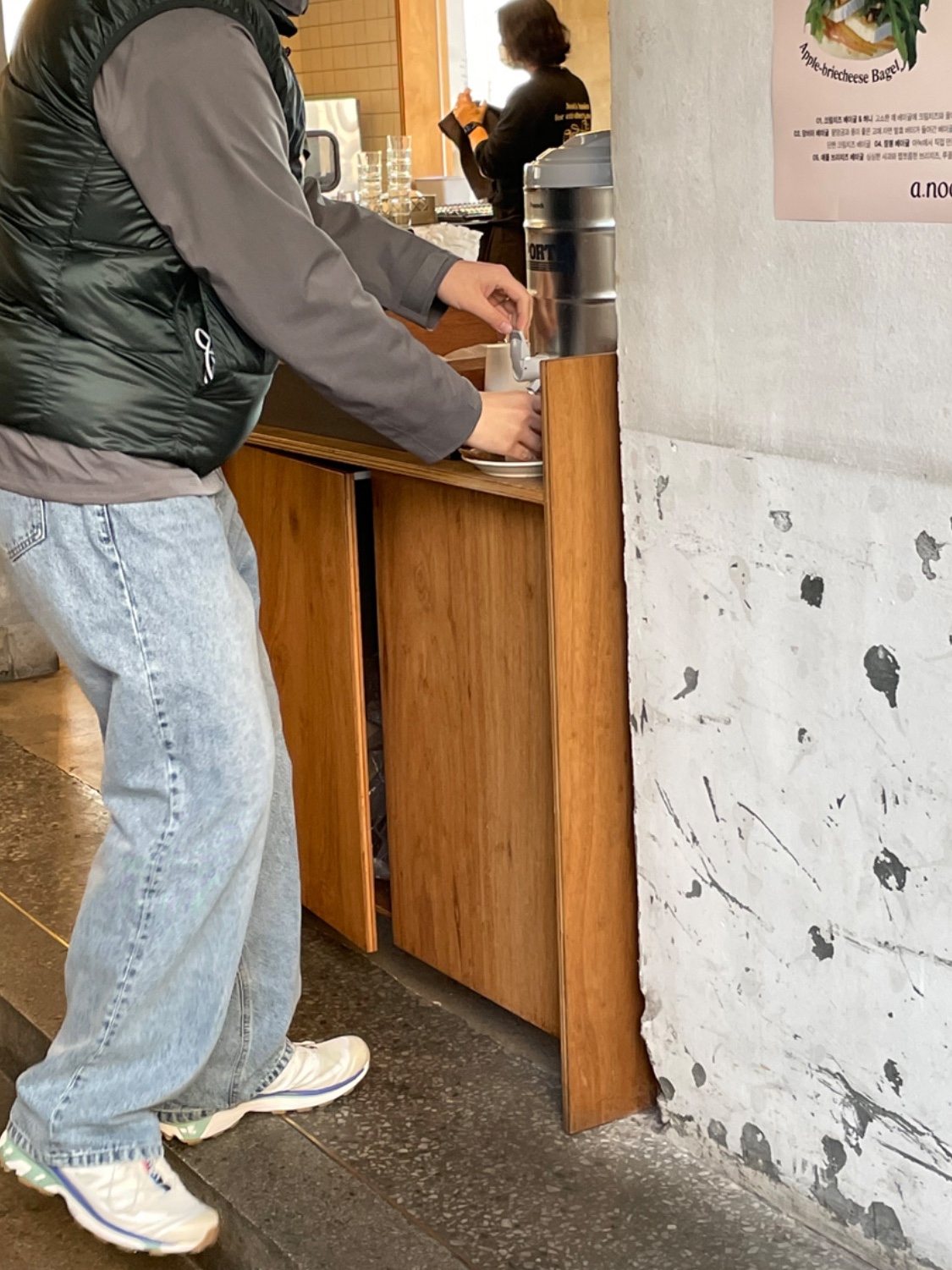 Salomon XT-6 Vanilla Ice Granite Green Gum 착용 스타일