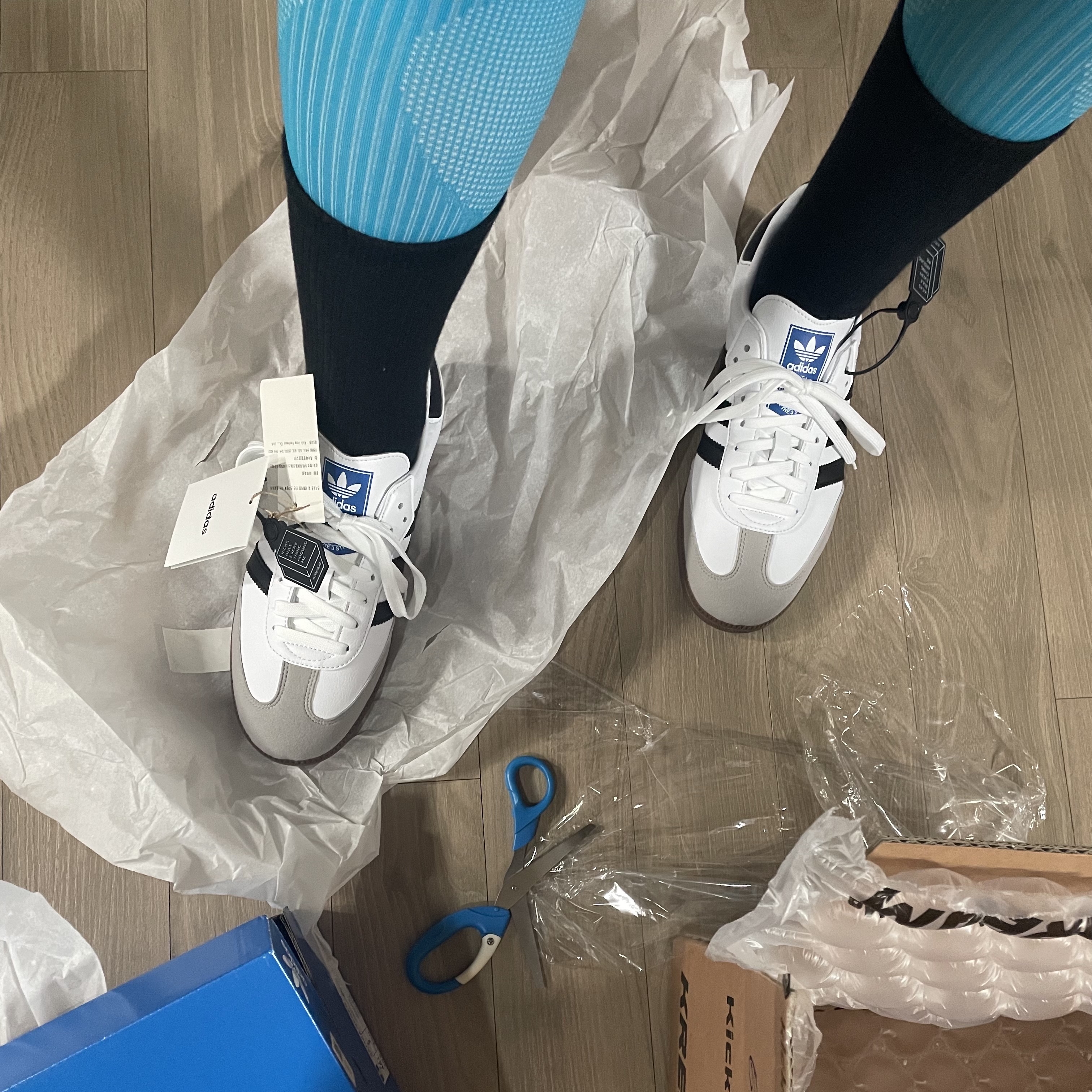 Adidas Samba Vegan White Black 착용 스타일 - 2