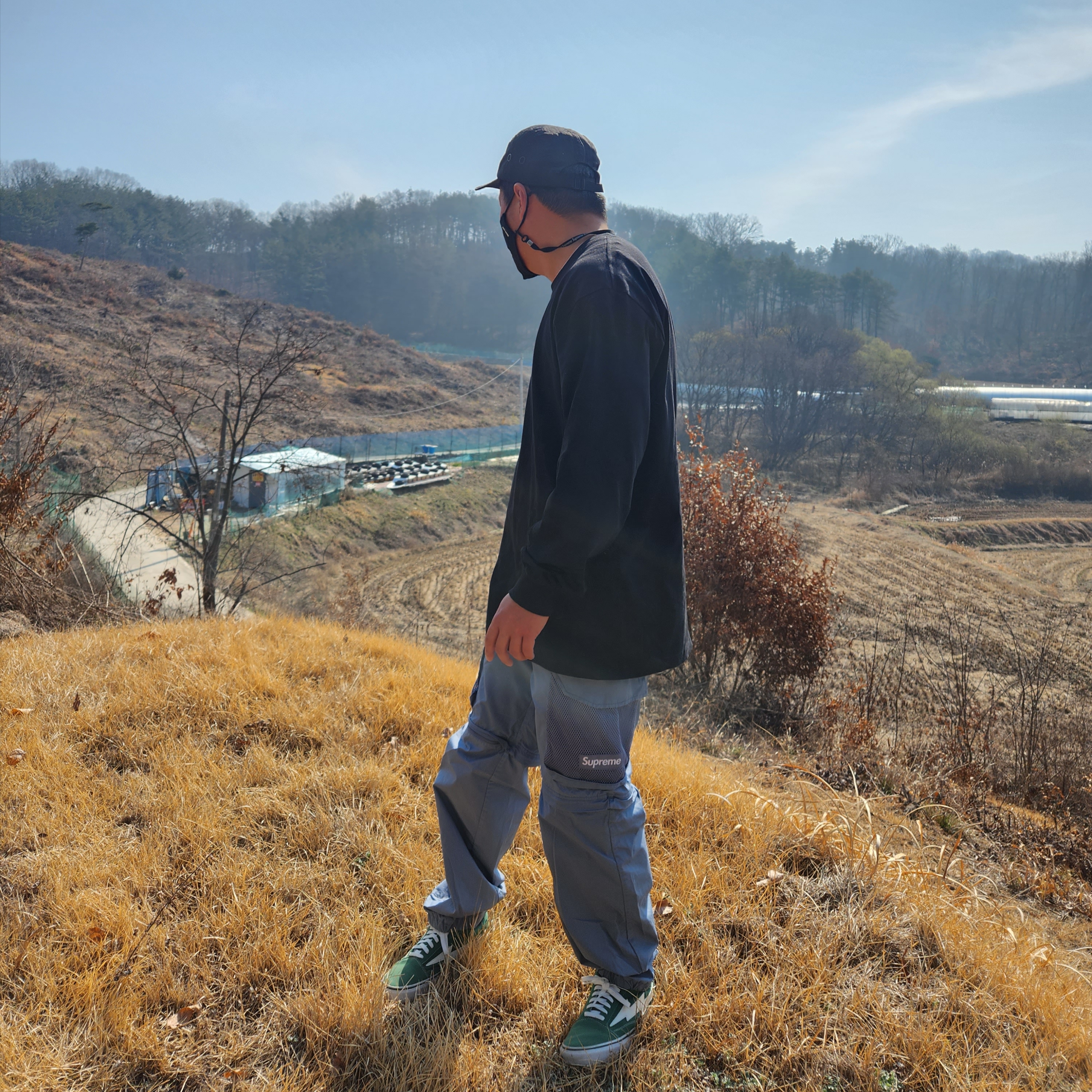 Supreme Box Logo L/S T-Shirt Black - 20FW, Supreme Mesh Pocket Belted Cargo Pants Slate - 21SS 착용 스타일 - 3