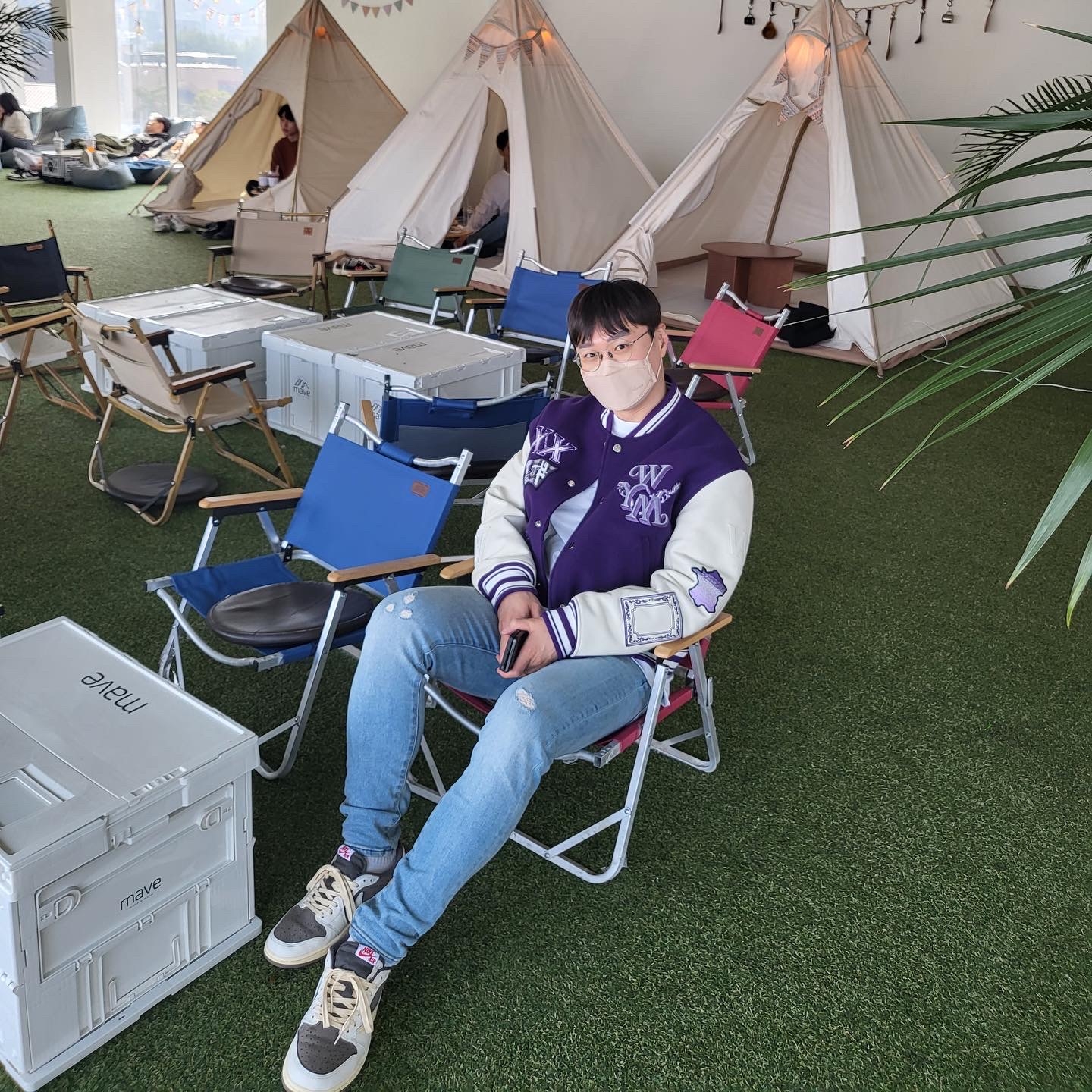 Wooyoungmi Varsity Jacket Violet - 23SS, Jordan 1 x Travis Scott Retro Low OG SP Sail and Ridgerock 착용 스타일 - 3