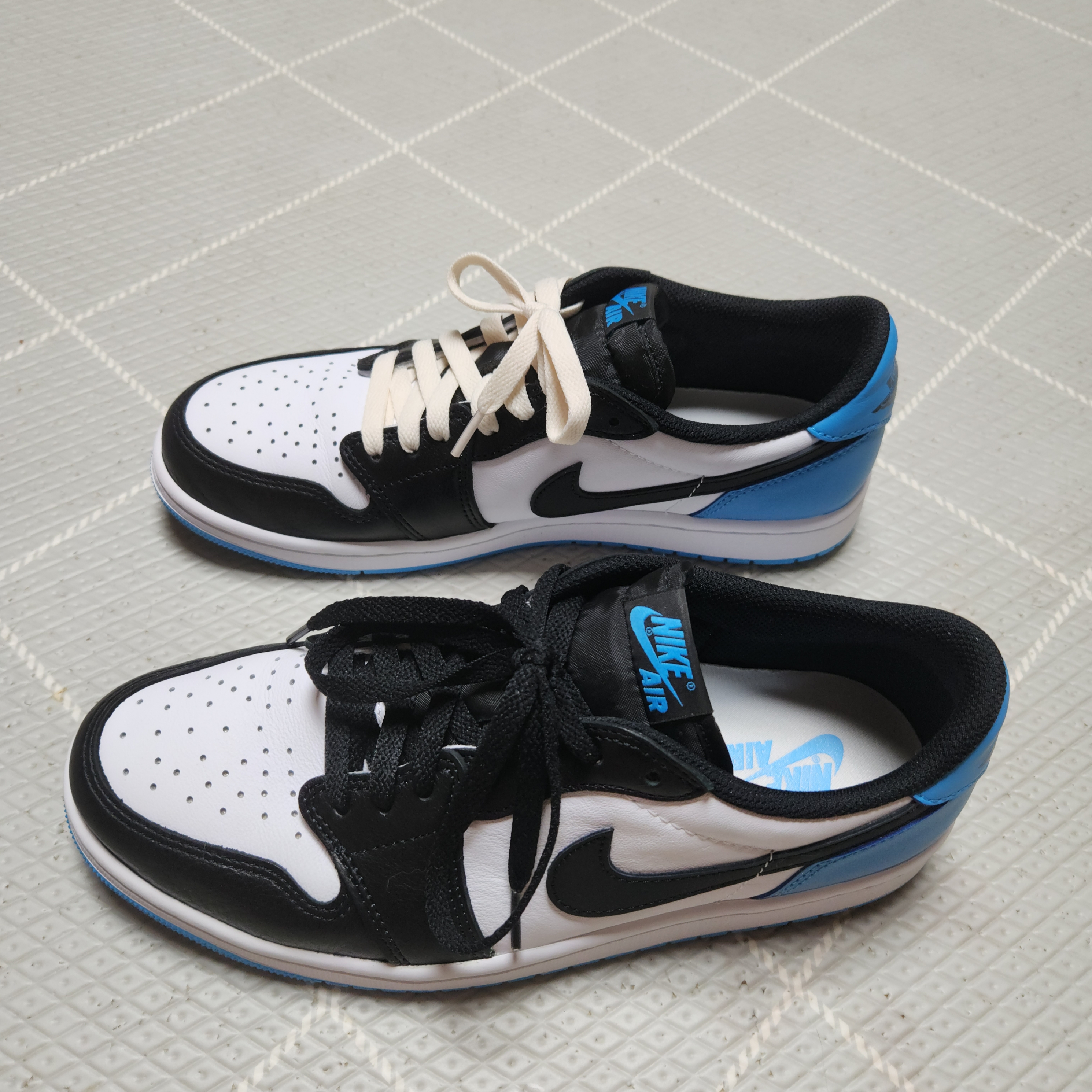 Jordan 1 Retro Low OG Black and Dark Powder Blue 착용 스타일 - 4