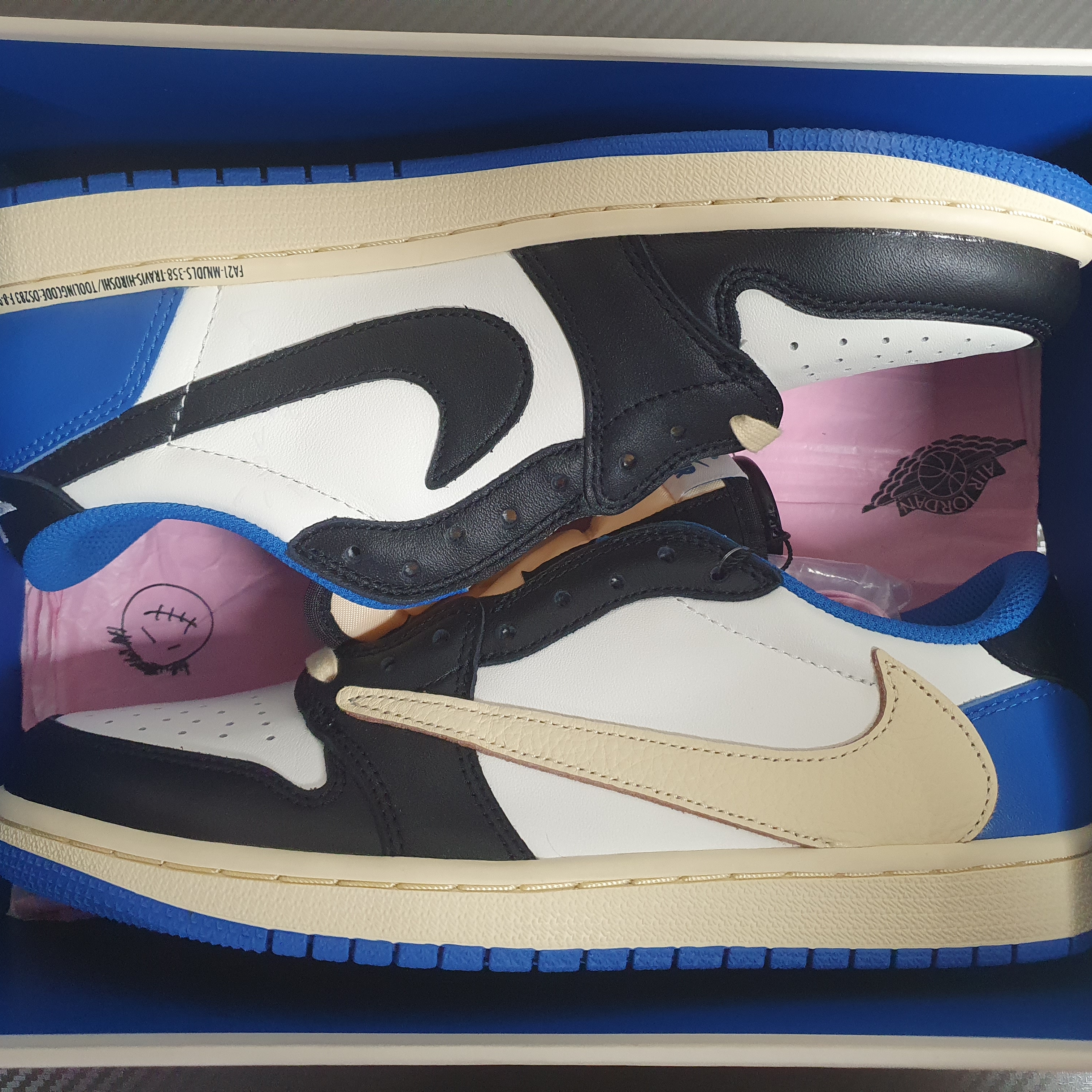 Jordan 1 x Travis Scott x Fragment Retro Low OG SP Military Blue, Jordan 1 x Travis Scott Retro Low OG SP Sail and Ridgerock 착용 스타일 - 2
