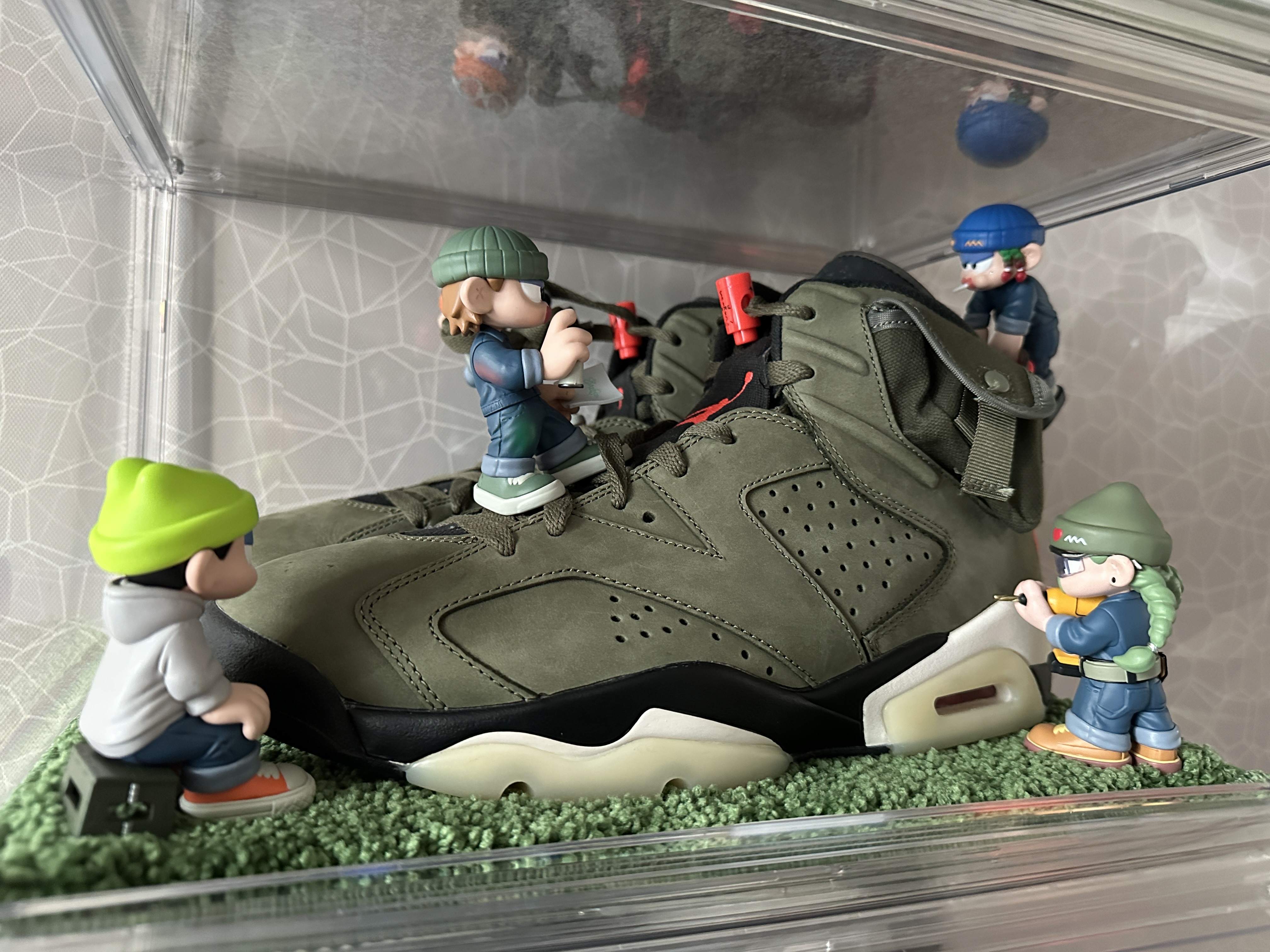 Jordan 6 x Travis Scott Retro Olive 착용 스타일