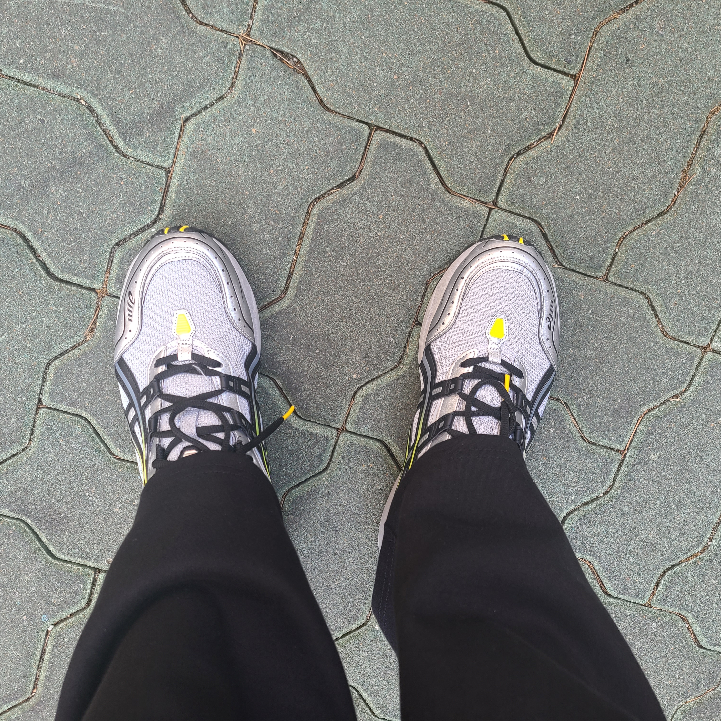 Asics Gel-1090 Mid Grey Black 착용 스타일