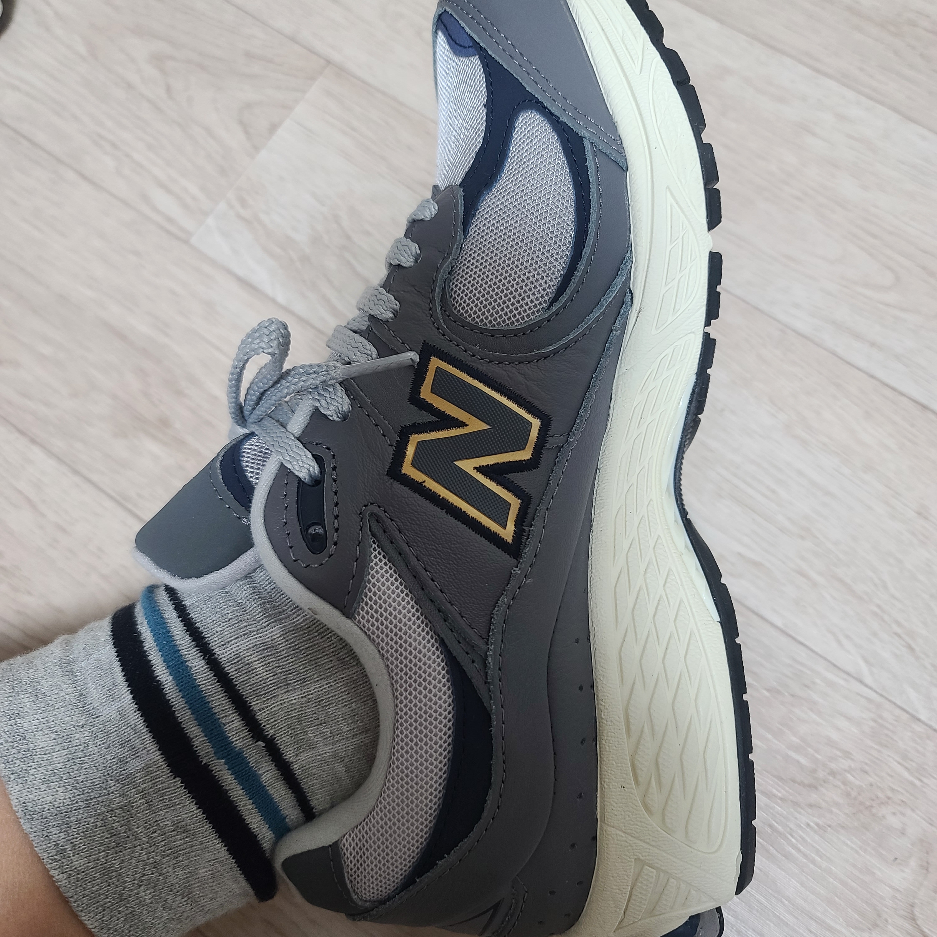 New Balance 2002R Castlerock Eclipse 착용 스타일 - 5