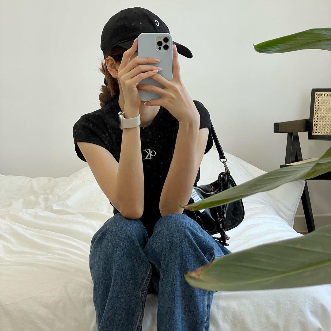 Nieeh Women Envelope Bag Dark Black 착용 스타일 - 1
