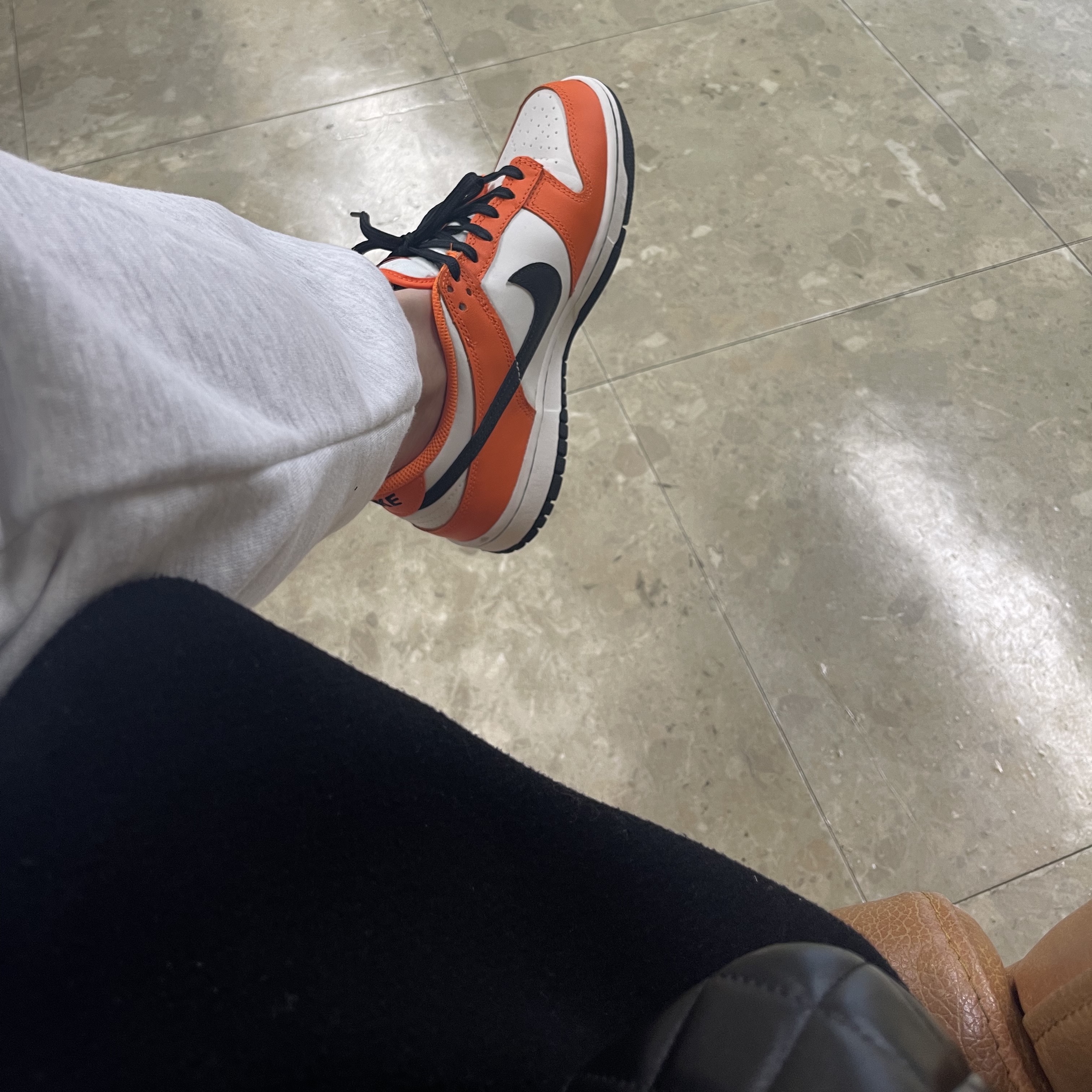 (GS) Nike Dunk Low Safety Orange 착용 스타일 - 2