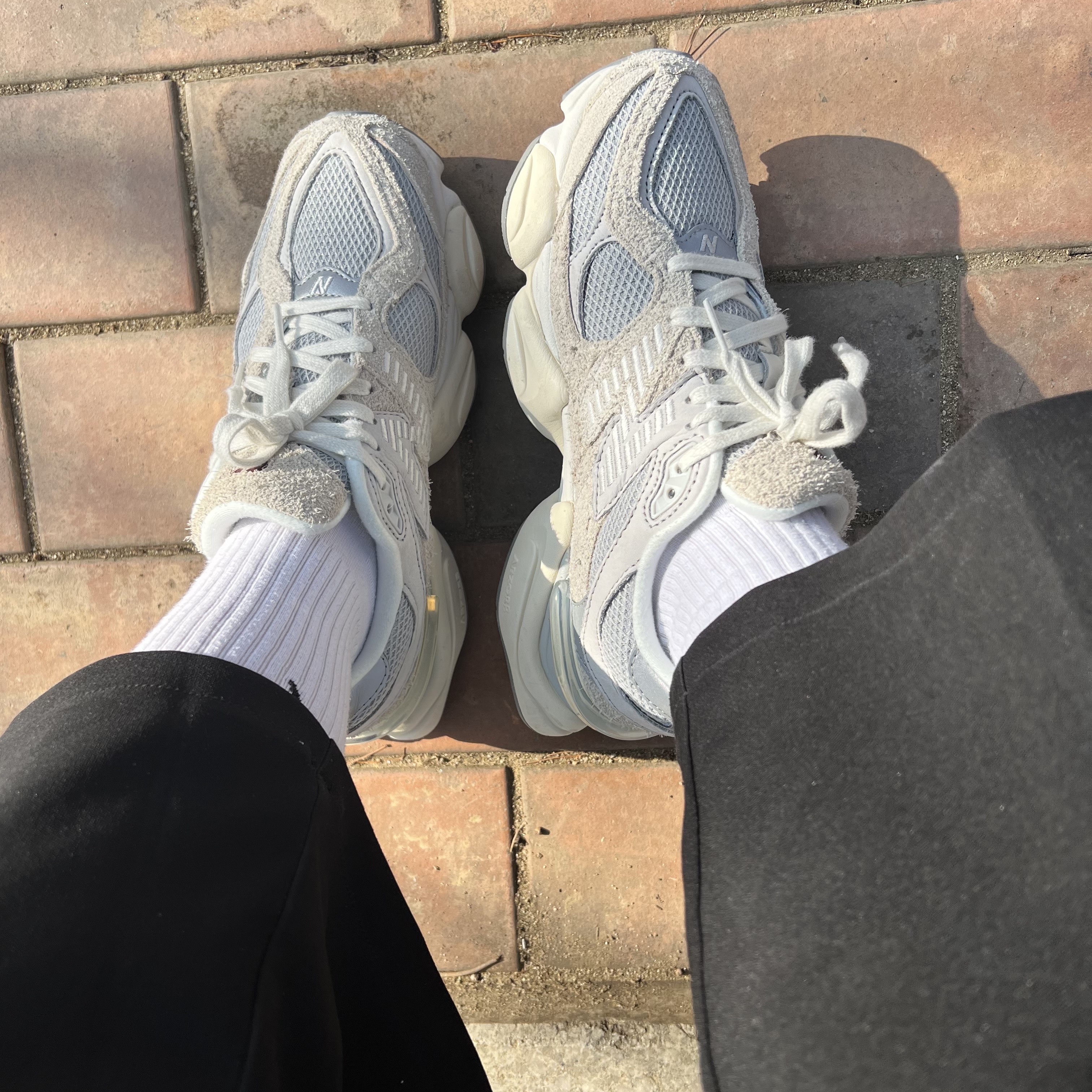 New Balance 9060 Lunar New Year Timberwolf Rain Cloud 착용 스타일