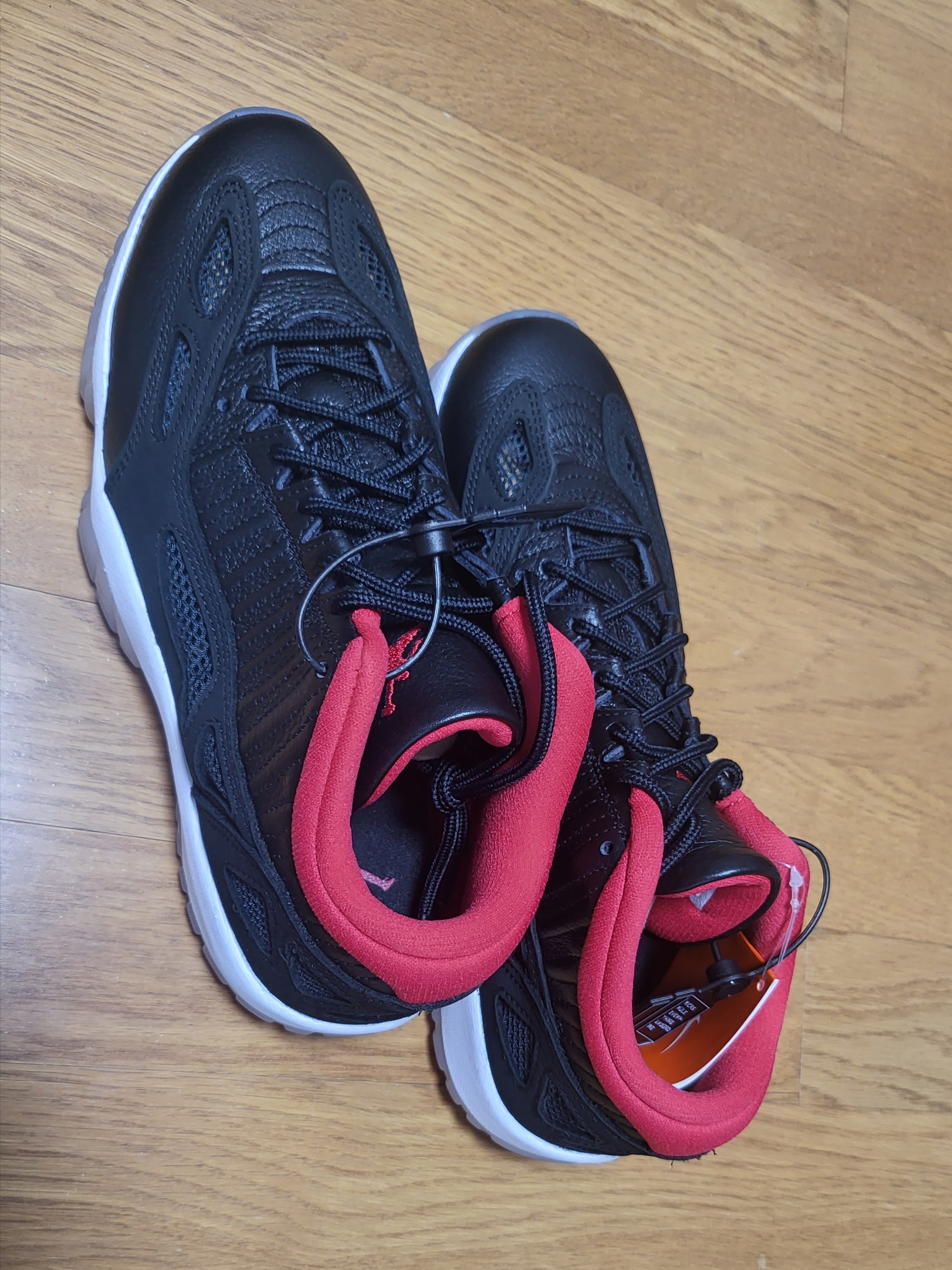 Jordan 11 Retro Low IE Bred 2021 착용 스타일