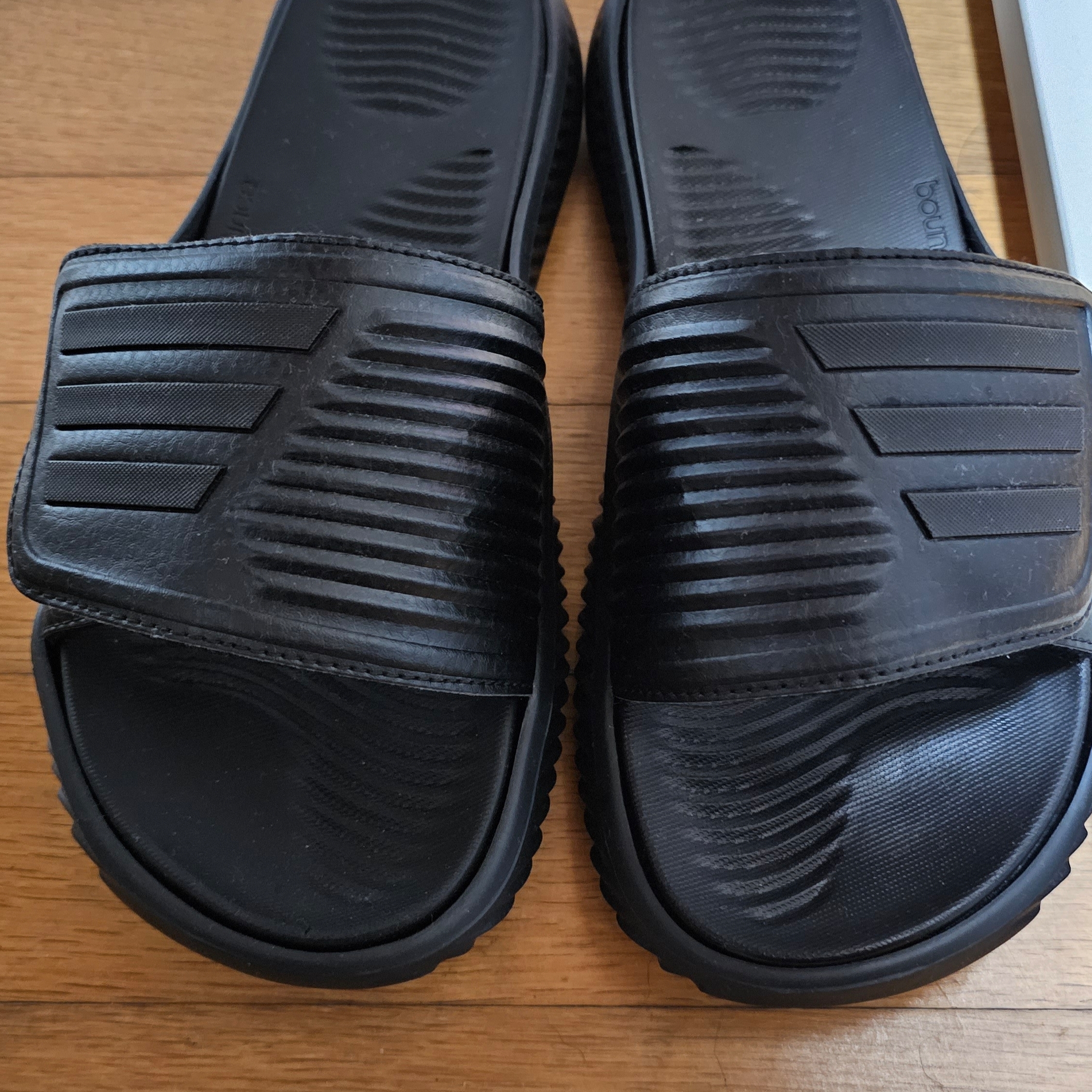 Adidas Alphabounce Slide Core Black 착용 스타일
