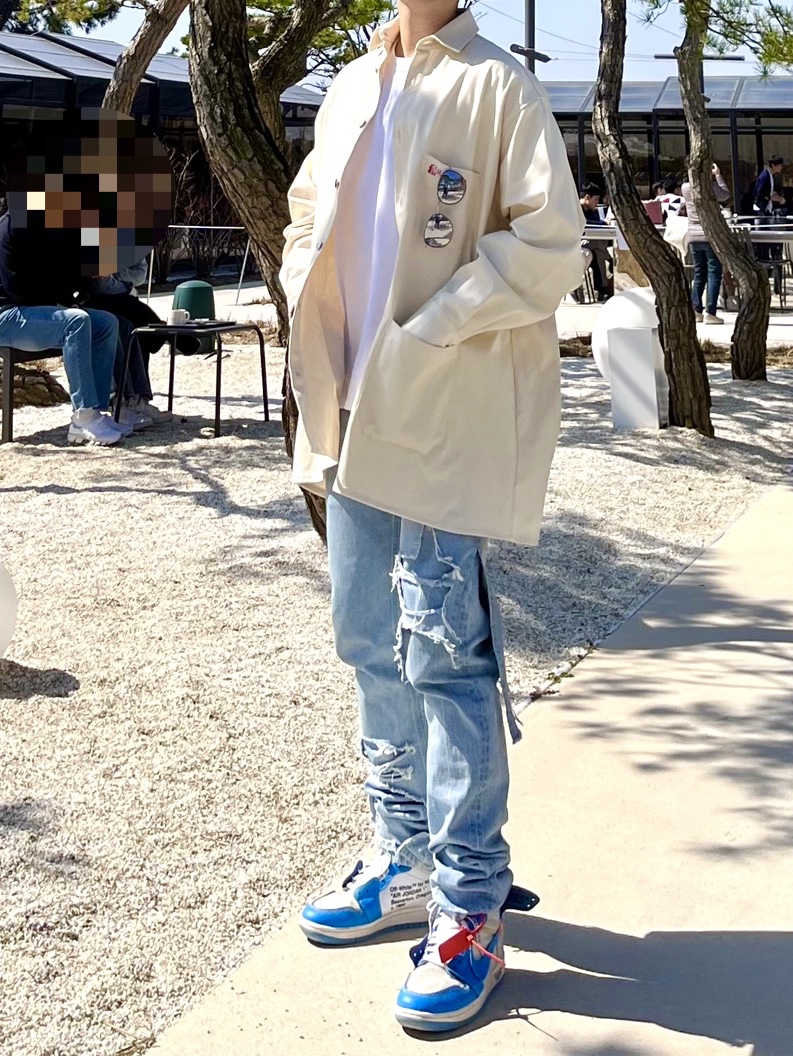 Jordan 1 x Off-White Retro High University Blue 착용 스타일 - 2