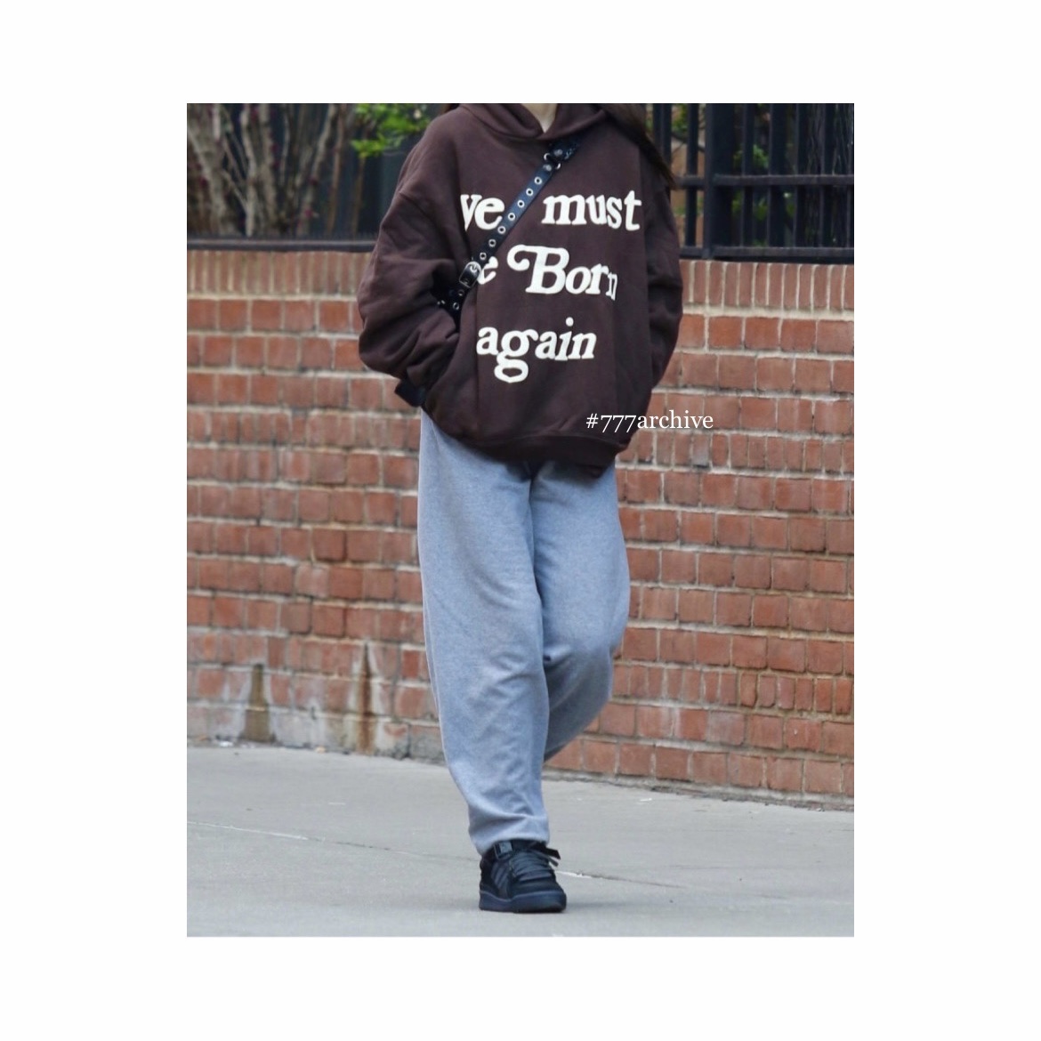 Cactus Plant Flea Market Born Again Hooded Sweatshirt Brown, Balenciaga Arena Lambskin Le Cagole XS Shoulder Bag Black 착용 스타일 - 1