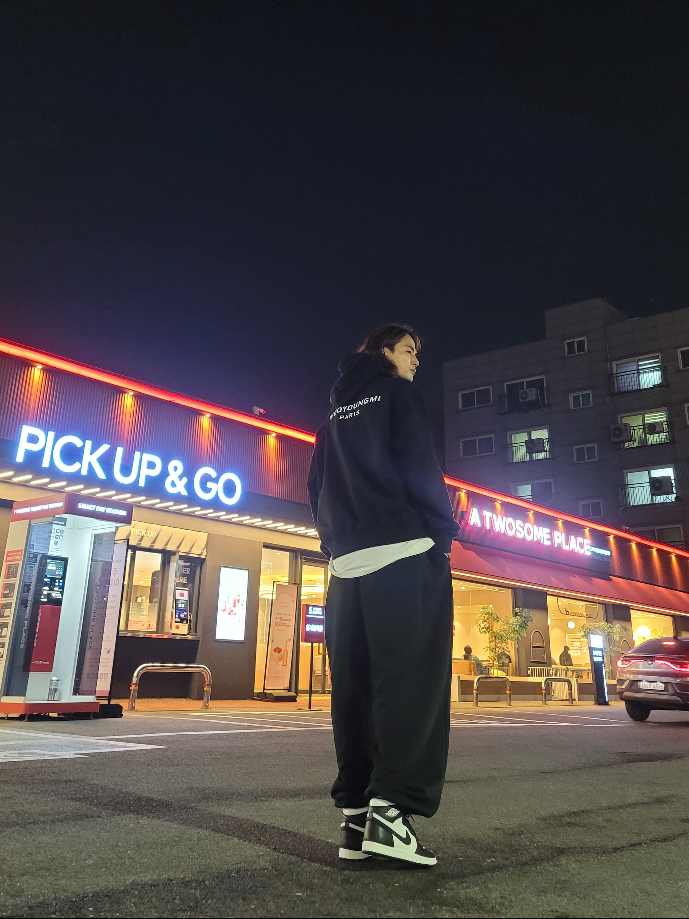 Wooyoungmi Cotton White Back Logo Hoodie Black - 22FW, Jordan 1 High 85 Black White 착용 스타일 - 3