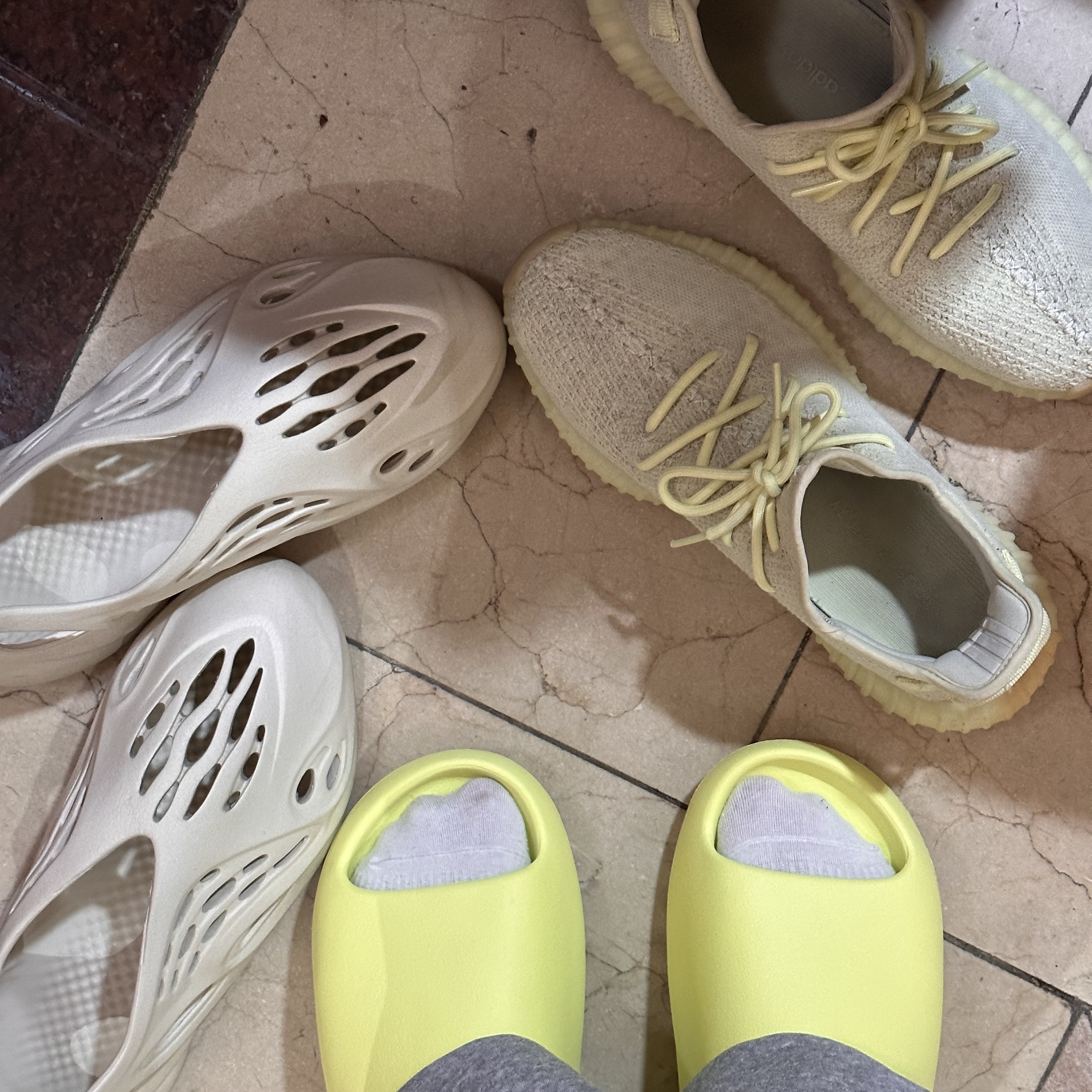 Adidas Yeezy Slide Glow Green 2022/2023, Adidas Yeezy Boost 350 V2 Butter 착용 스타일