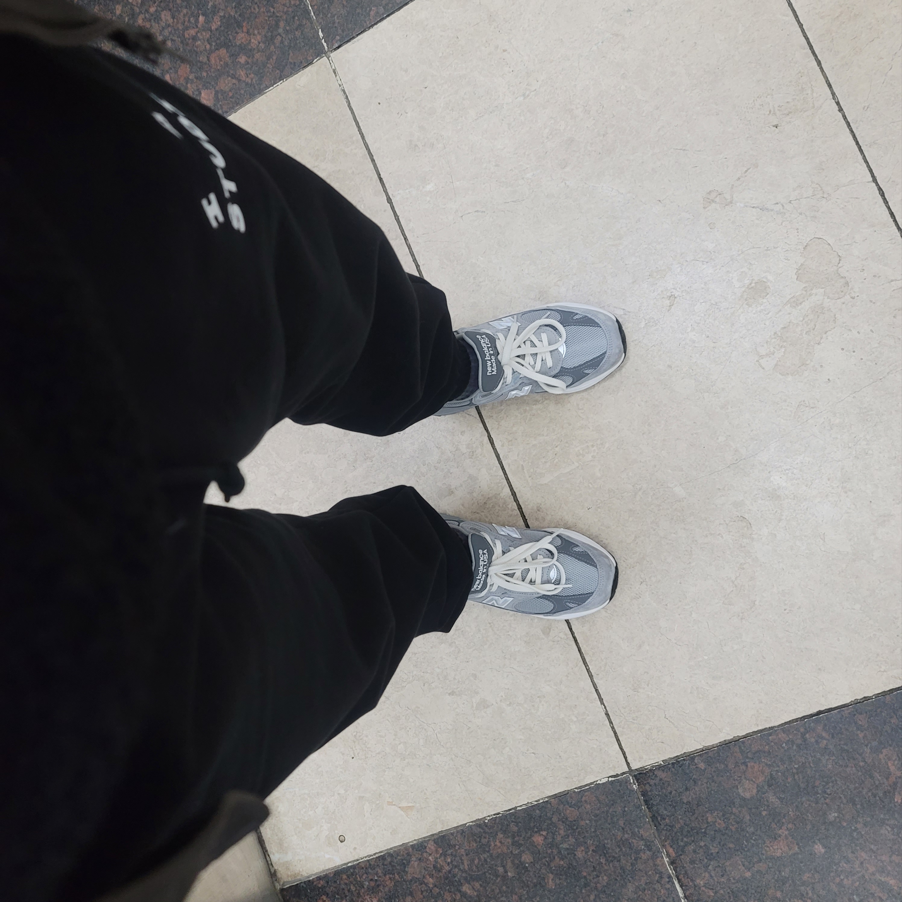 (W) New Balance 993 Made in USA Grey - D Wide 착용 스타일