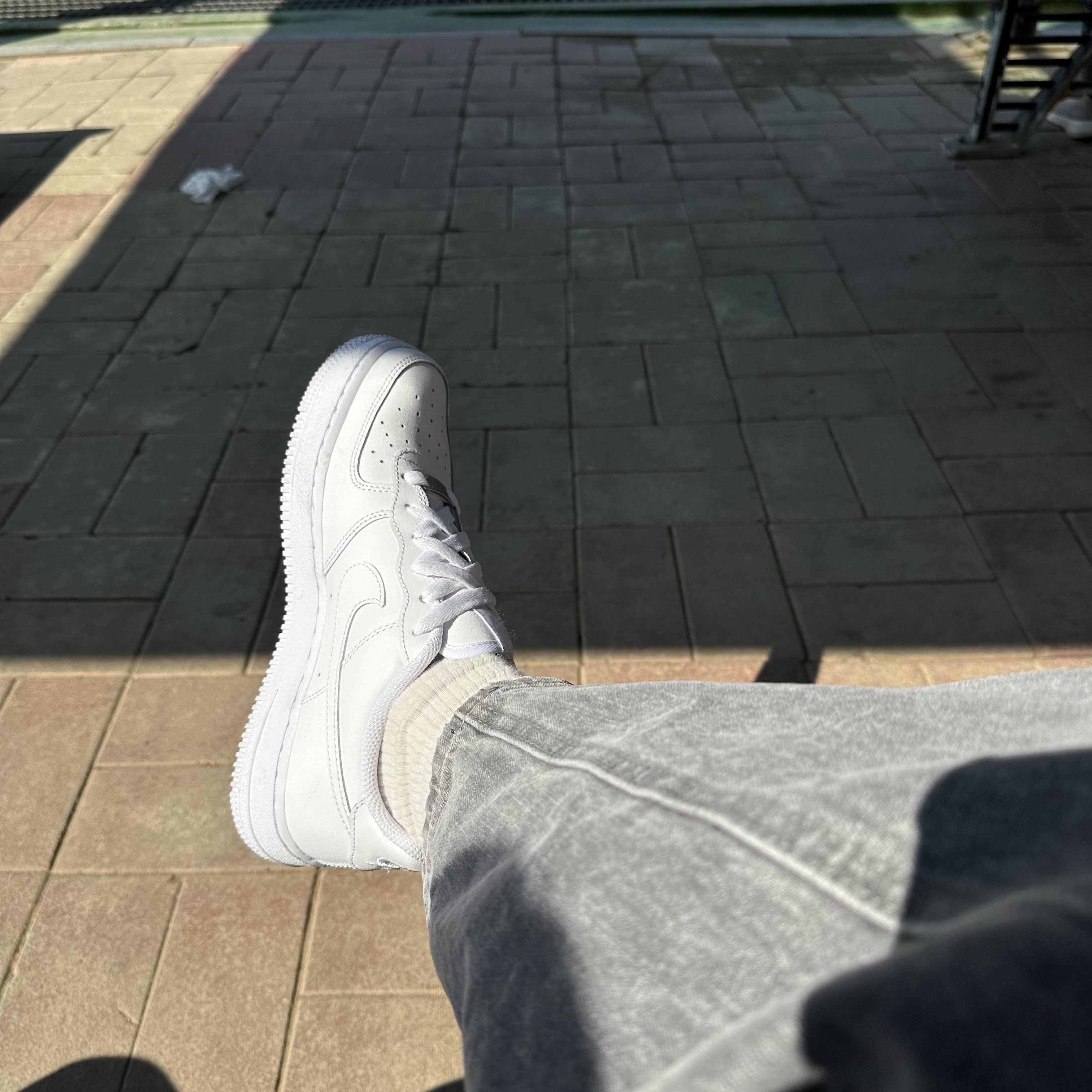 (GS) Nike Air Force 1 LE White 착용 스타일