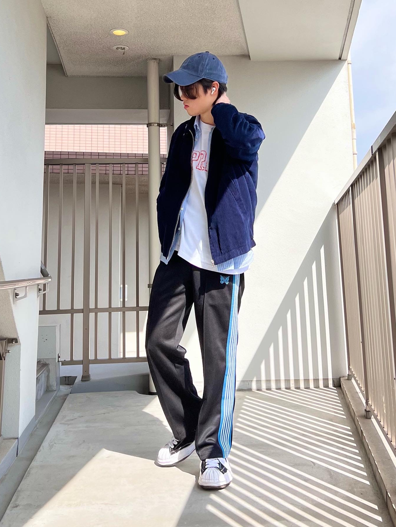 Maison Mihara Yasuhiro Blakey OG Sole Canvas Low-top Sneakers Black White 착용 스타일 - 1