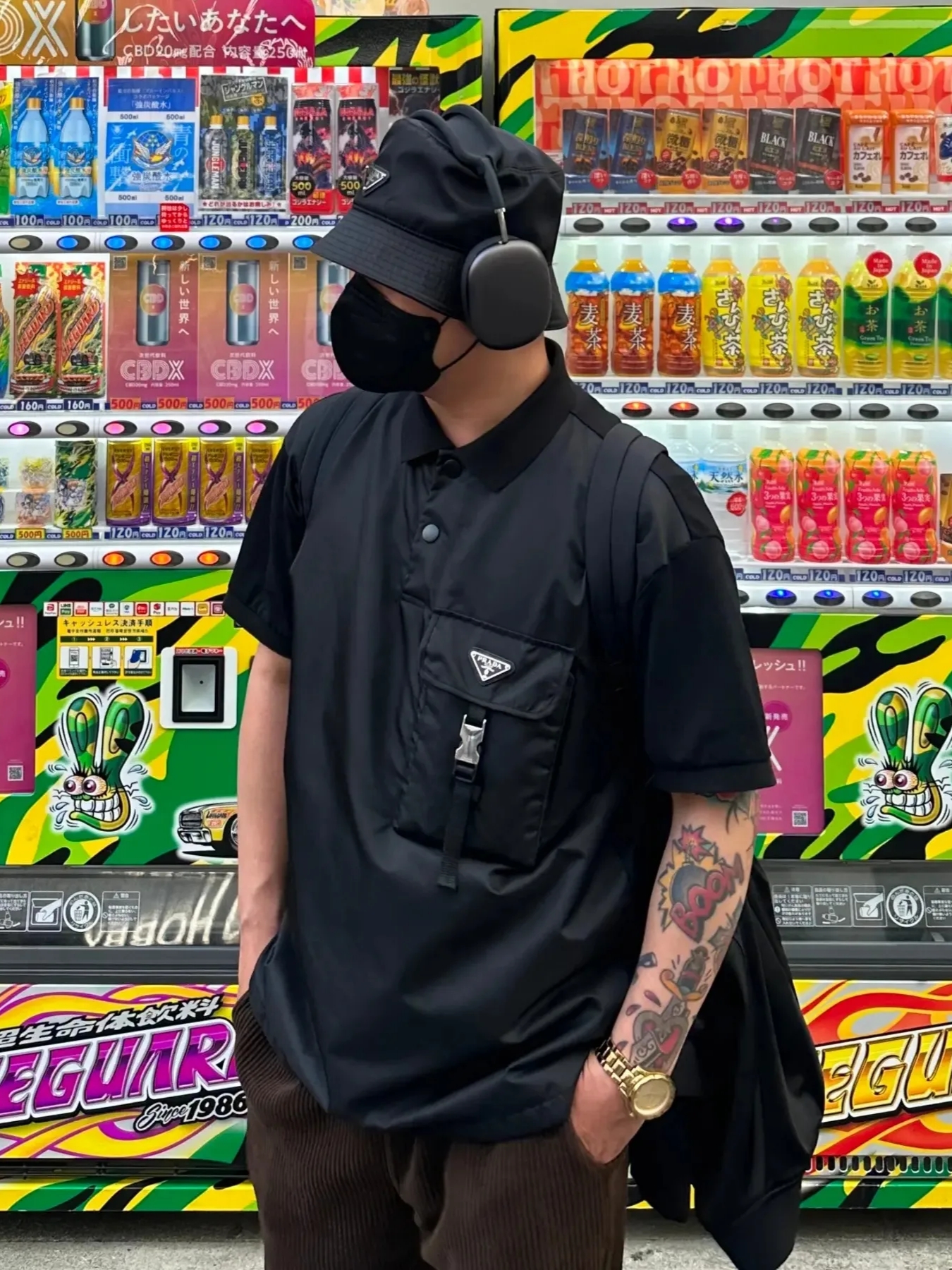Prada Re-Nylon Bucket Hat Black, Apple AirPods Max Lightning Space Gray (Korean Ver.) 착용 스타일 - 1